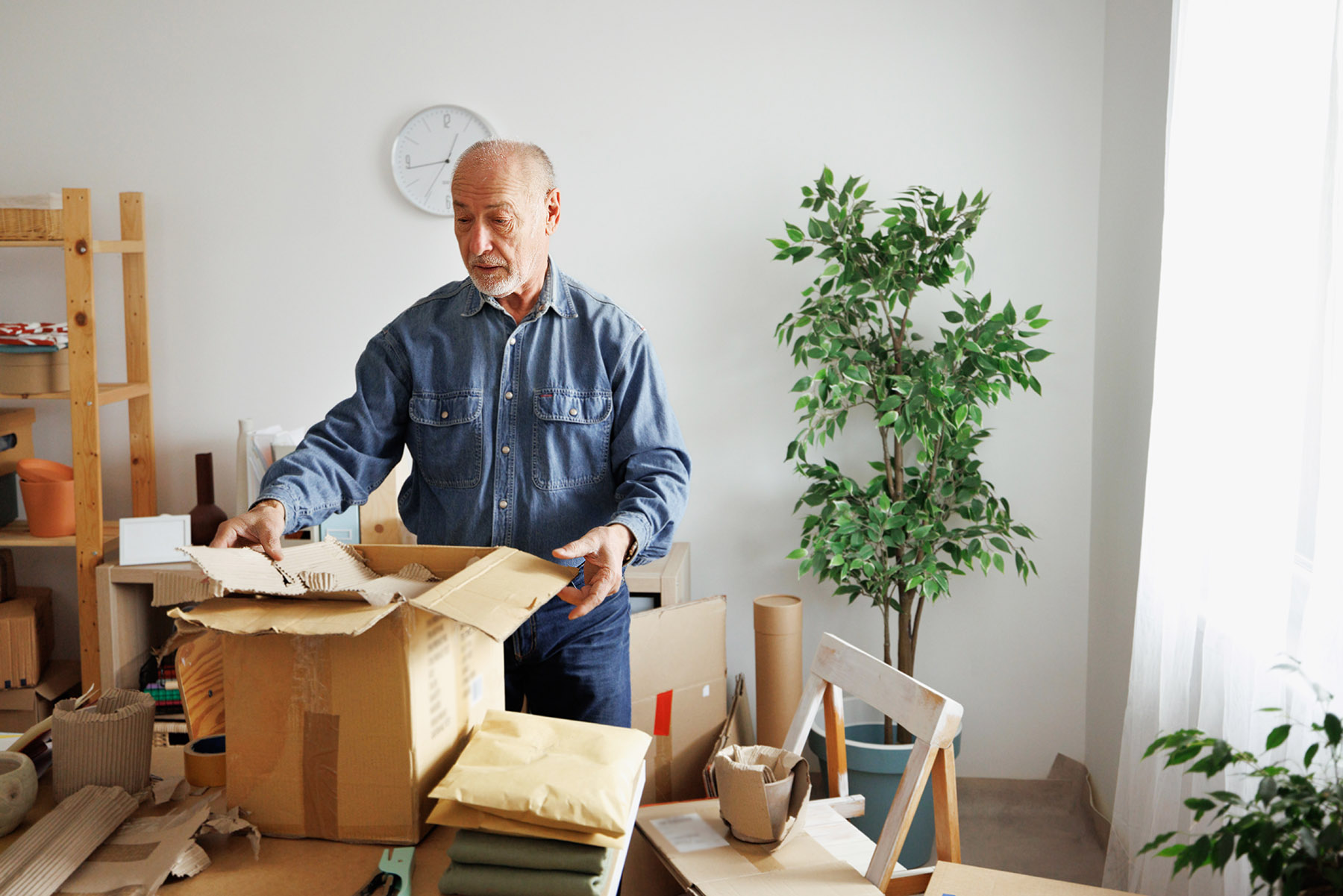 How to Simplify Life: Decluttering Tips for Seniors