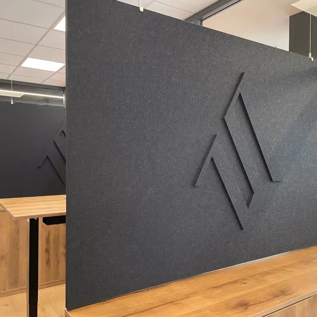 Plain acoustic element
