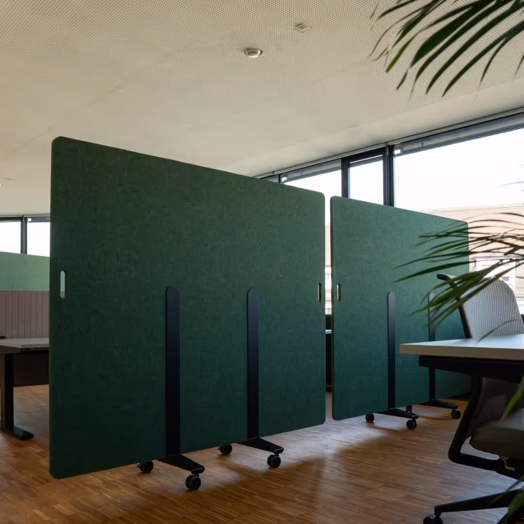 Movable soundproof wall
