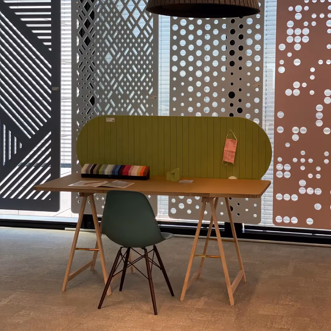 Desk-mounted noise reducer
