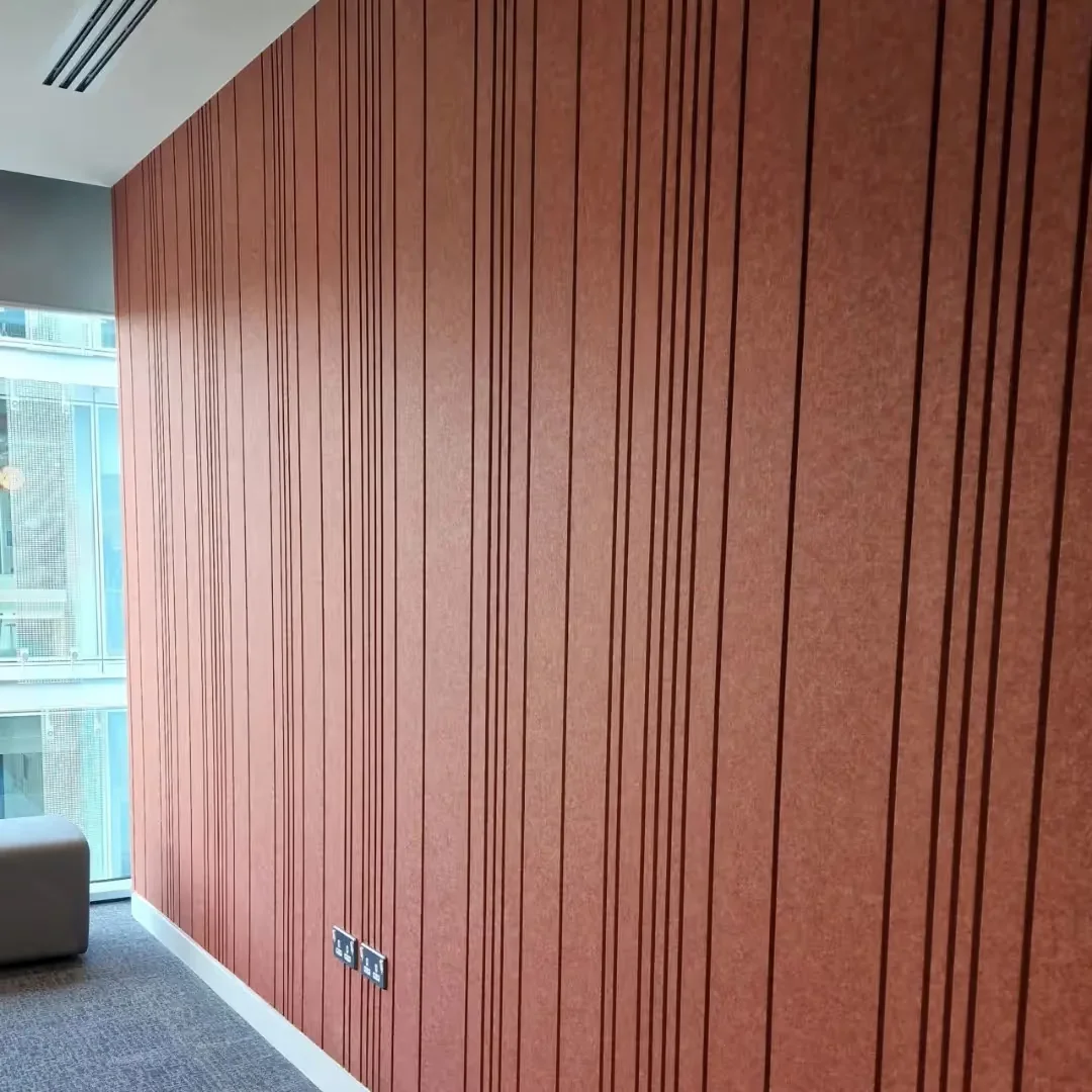 Vertigo Irregular akoestisch wandpaneel met asymmetrisch V-snede patroon van Impact Acoustic