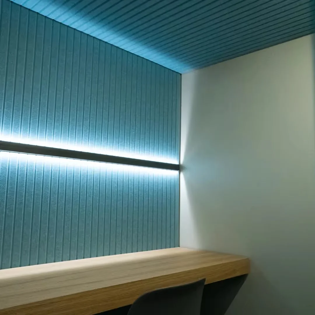 Vertigo akoestische panelen die vergaderruimtewanden bekleden voor betere spraakverstaanbaarheid