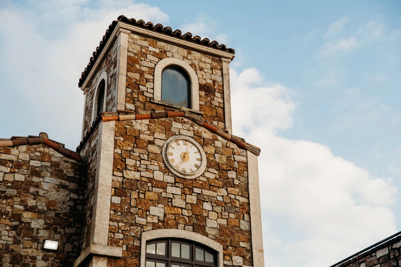 Here is the clock at one of the highest points of the Bella Collina club.