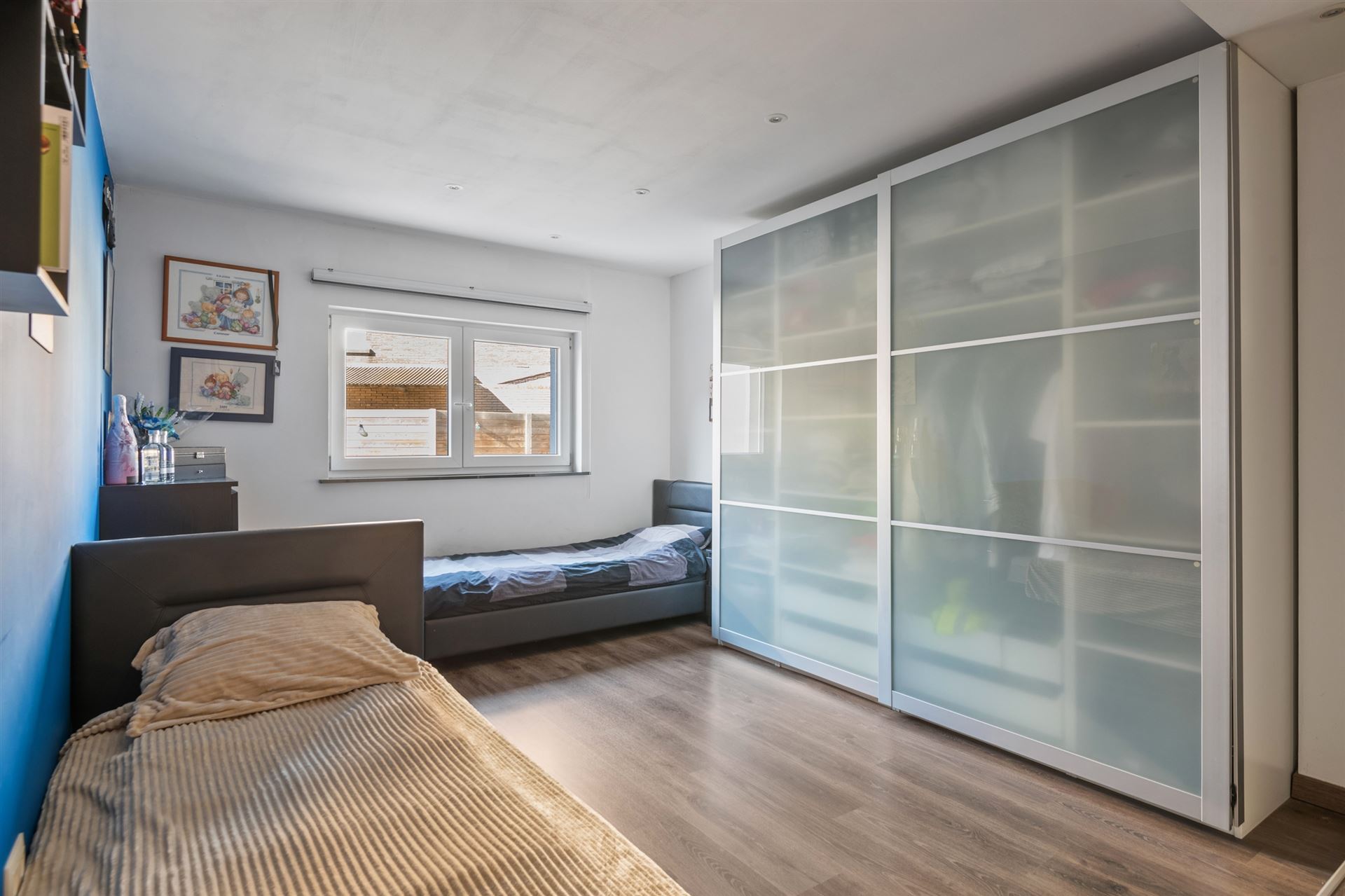 Gezellig gelijkvloers appartement met 3slpks en tuin.