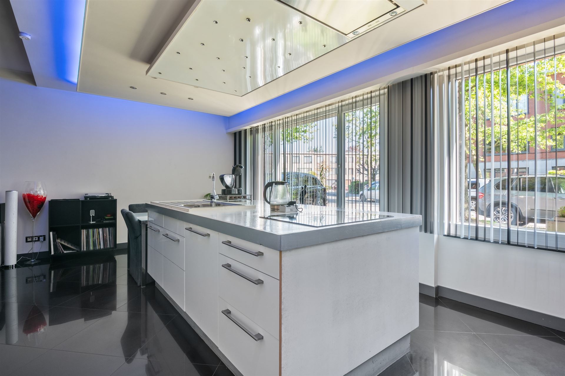 Gezellig gelijkvloers appartement met 3slpks en tuin.