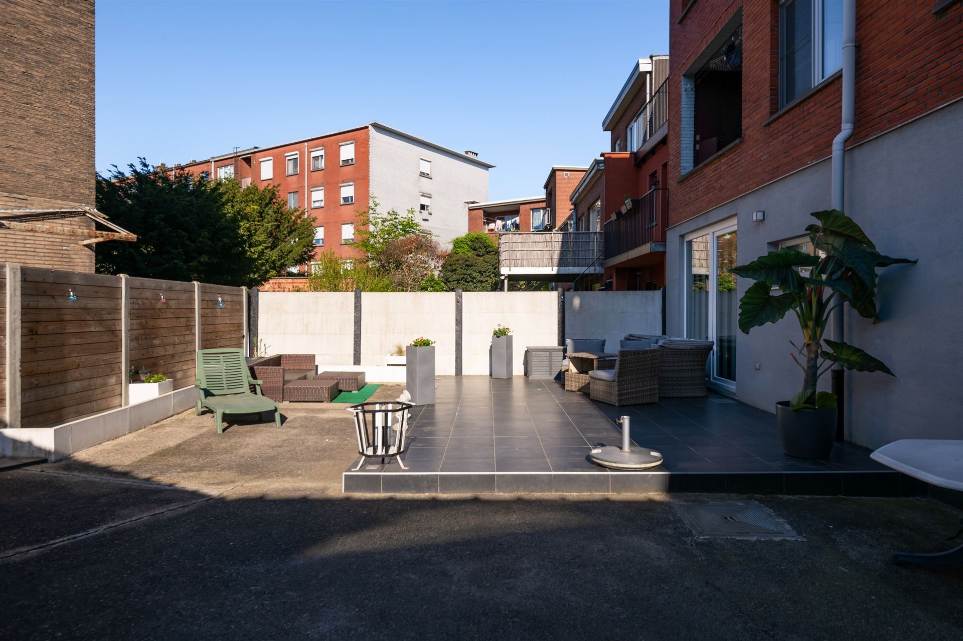 Gezellig gelijkvloers appartement met 3slpks en tuin.