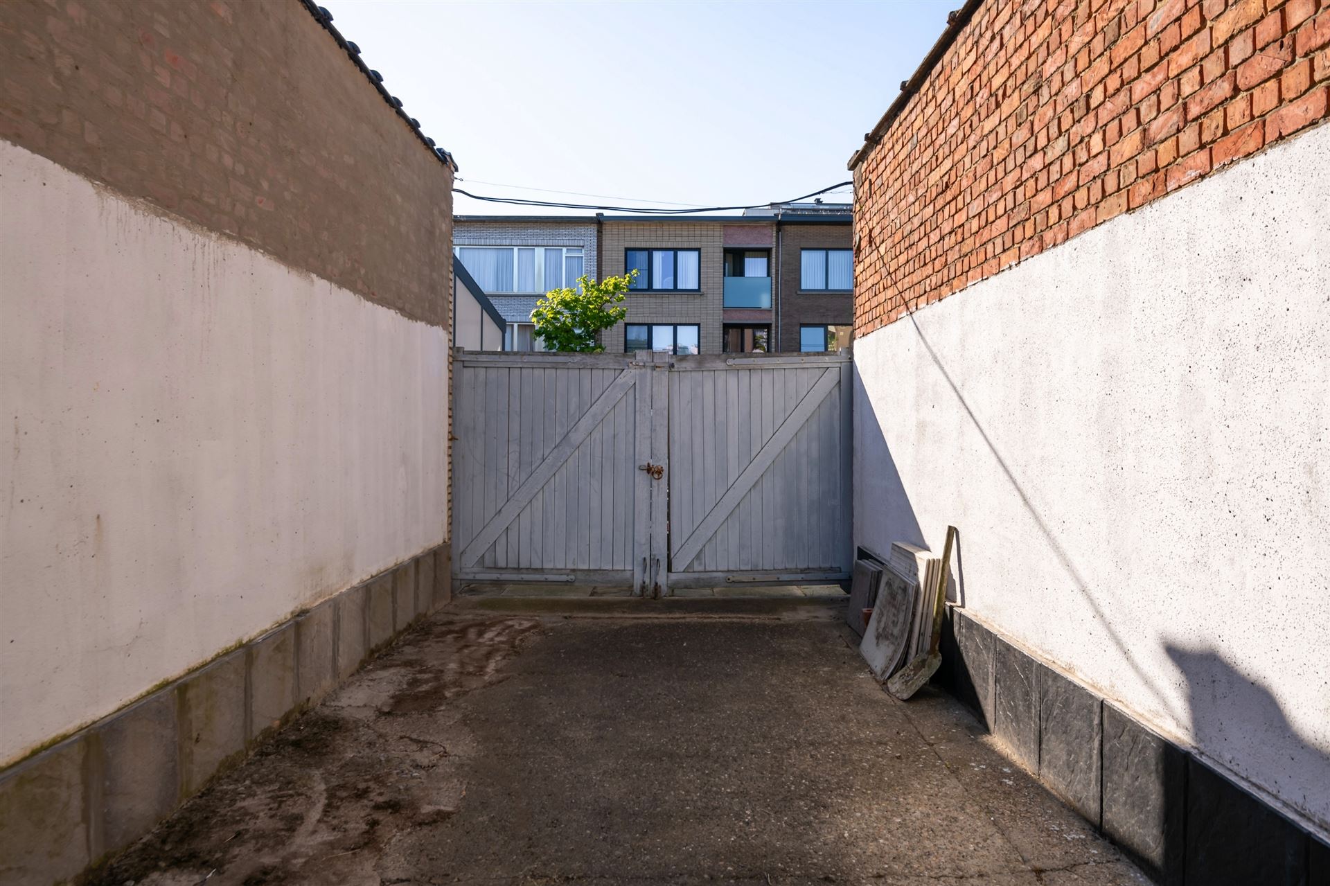 Gezellig gelijkvloers appartement met 3slpks en tuin.