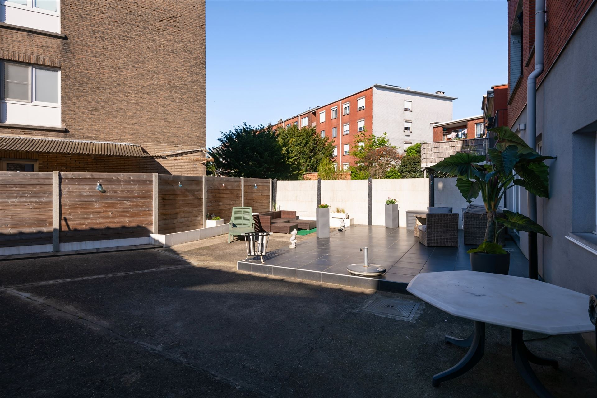 Gezellig gelijkvloers appartement met 3slpks en tuin.