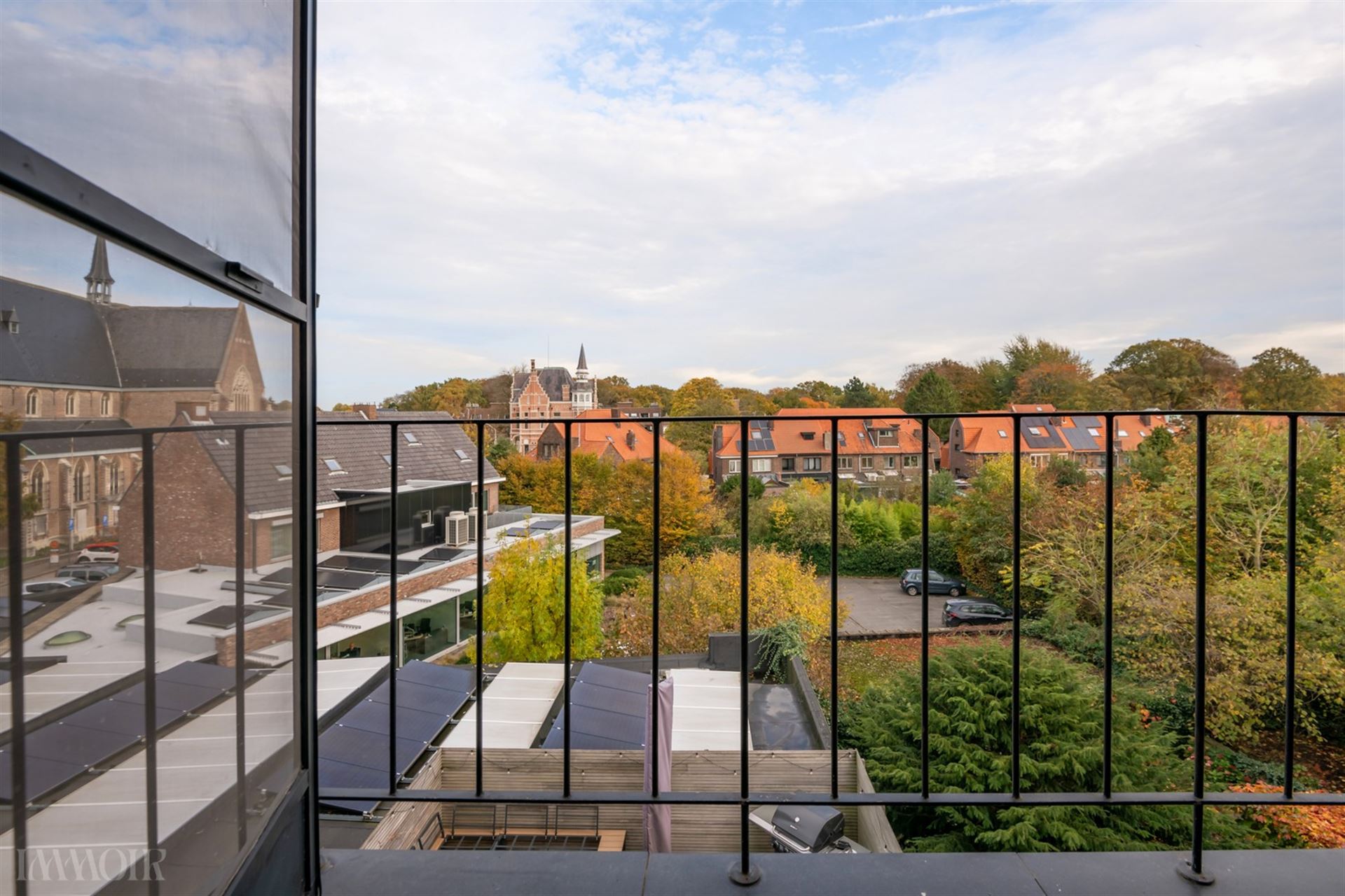 Centraal gelegen en lichtrijk appartement nabij het centrum van Ekeren.