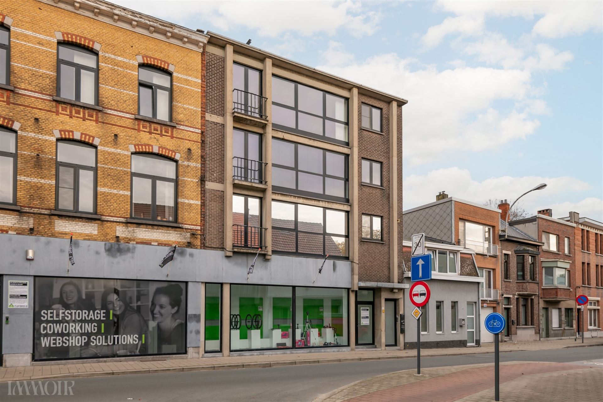 Centraal gelegen en lichtrijk appartement nabij het centrum van Ekeren.