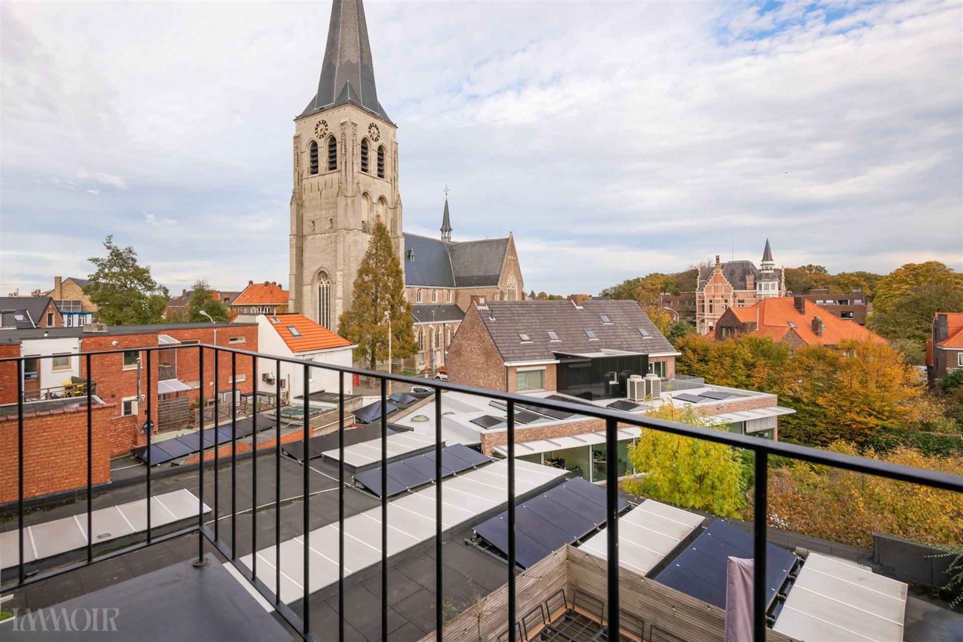 Centraal gelegen en lichtrijk appartement nabij het centrum van Ekeren.