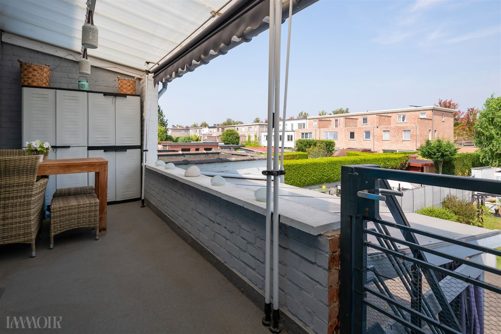 Charmante bel-etage met tuin en oprit nabij centrum Aartselaar.