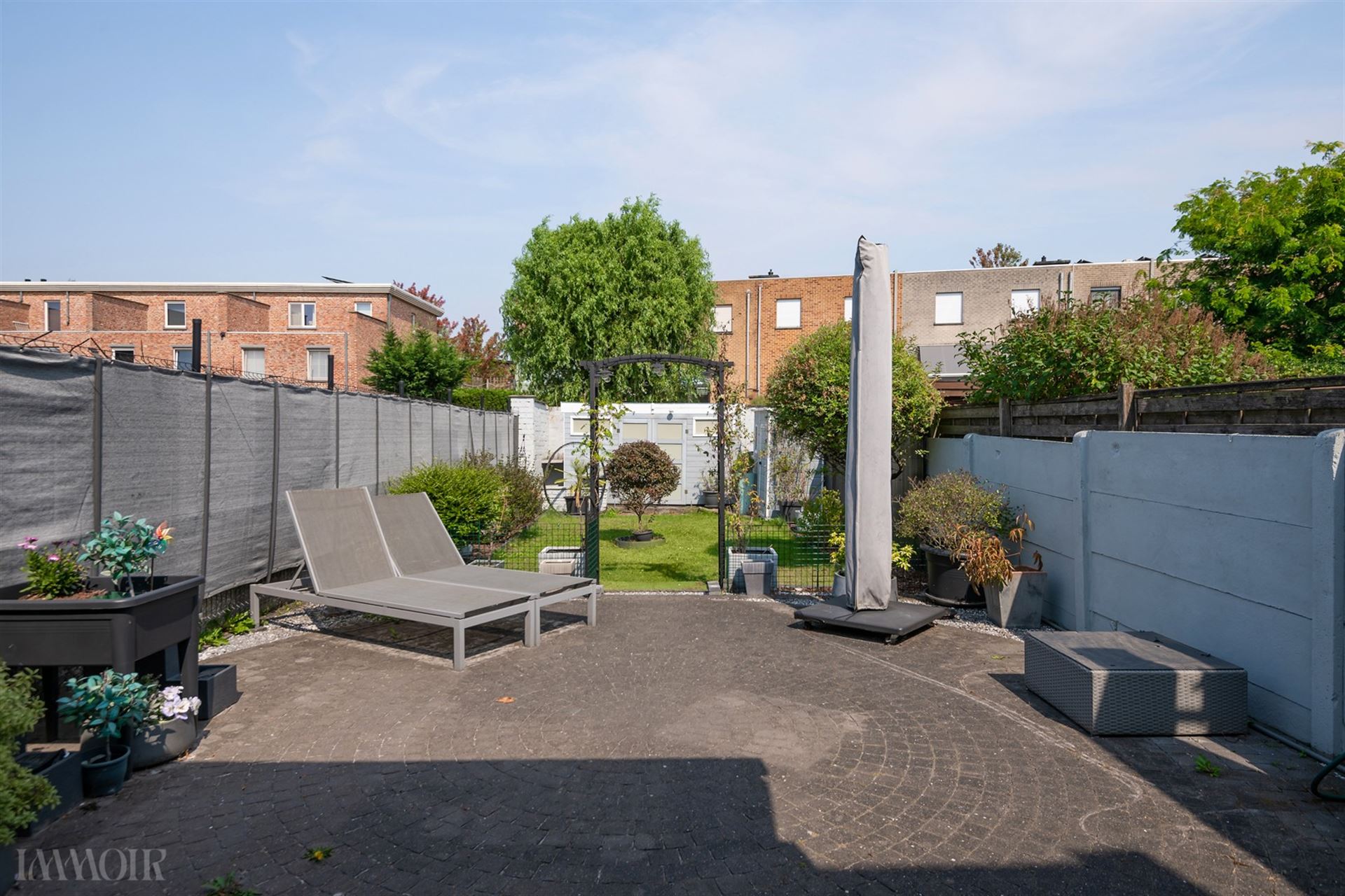 Charmante bel-etage met tuin en oprit nabij centrum Aartselaar.