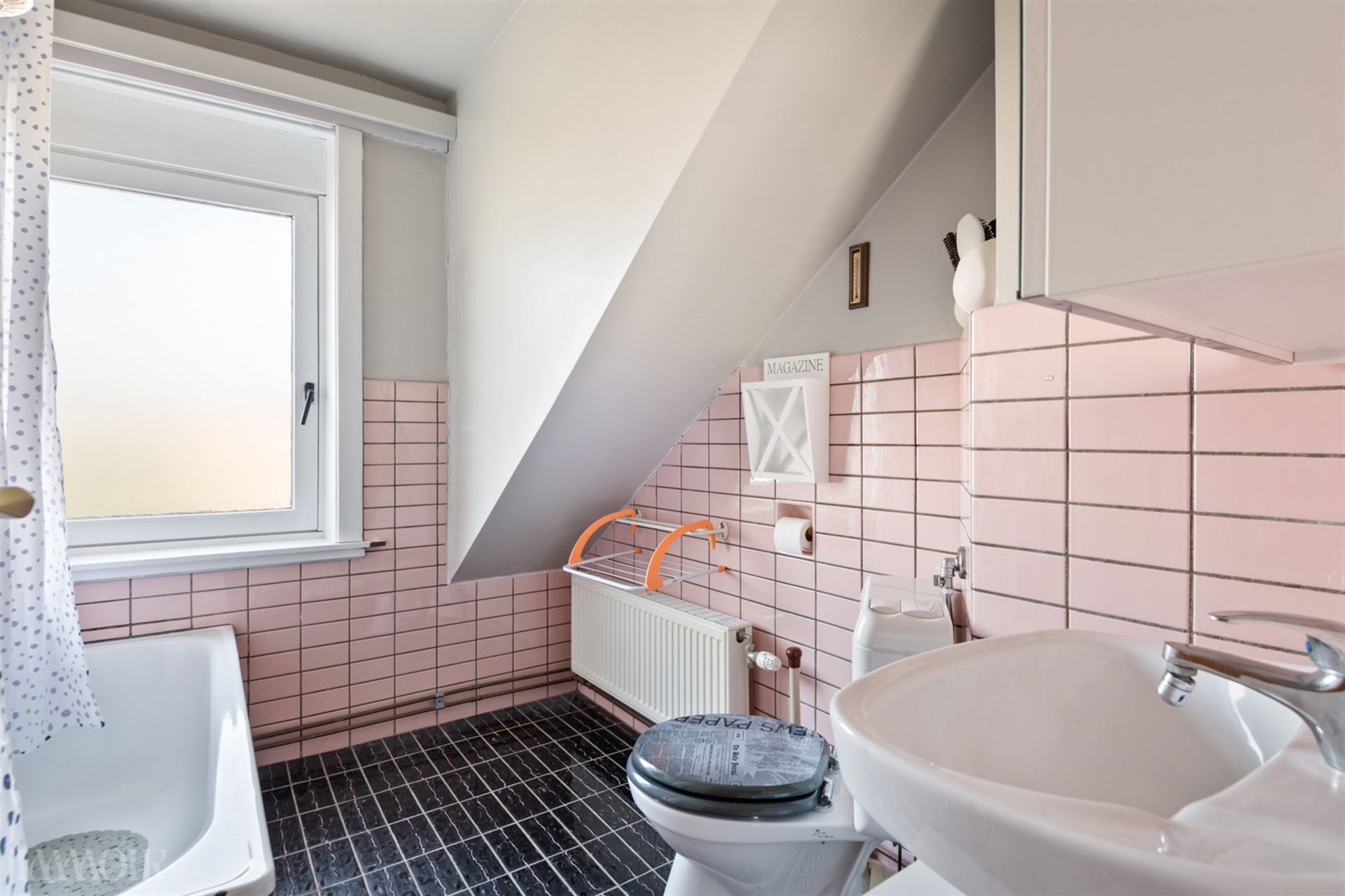 Charmante bel-etage met tuin en oprit nabij centrum Aartselaar.