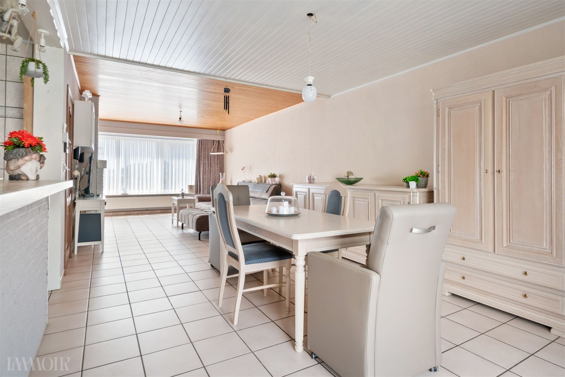 Charmante bel-etage met tuin en oprit nabij centrum Aartselaar.