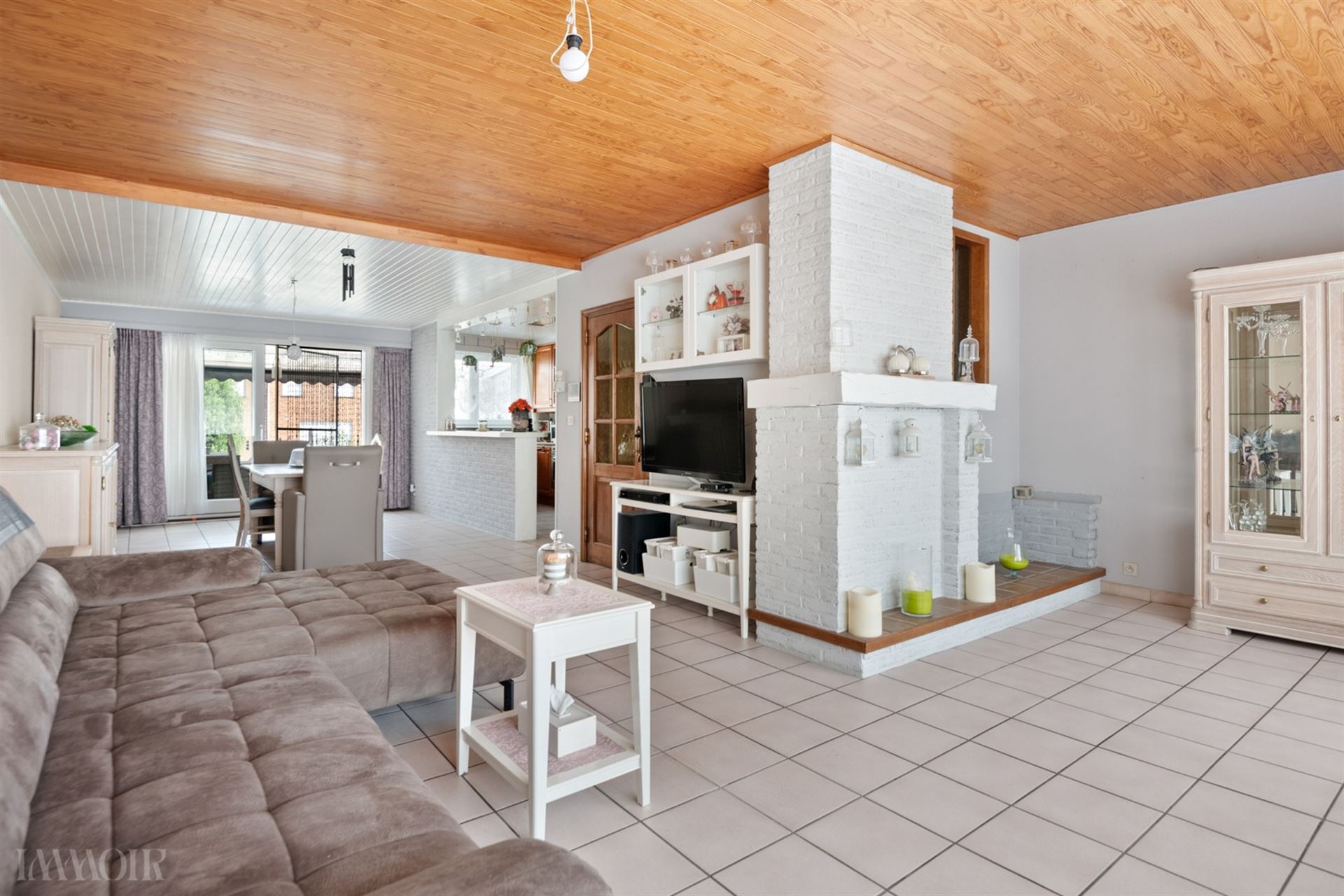 Charmante bel-etage met tuin en oprit nabij centrum Aartselaar.