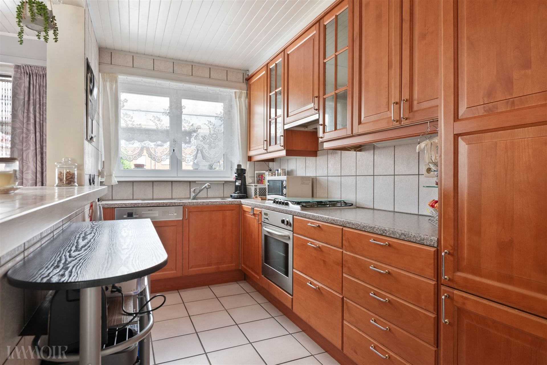 Charmante bel-etage met tuin en oprit nabij centrum Aartselaar.
