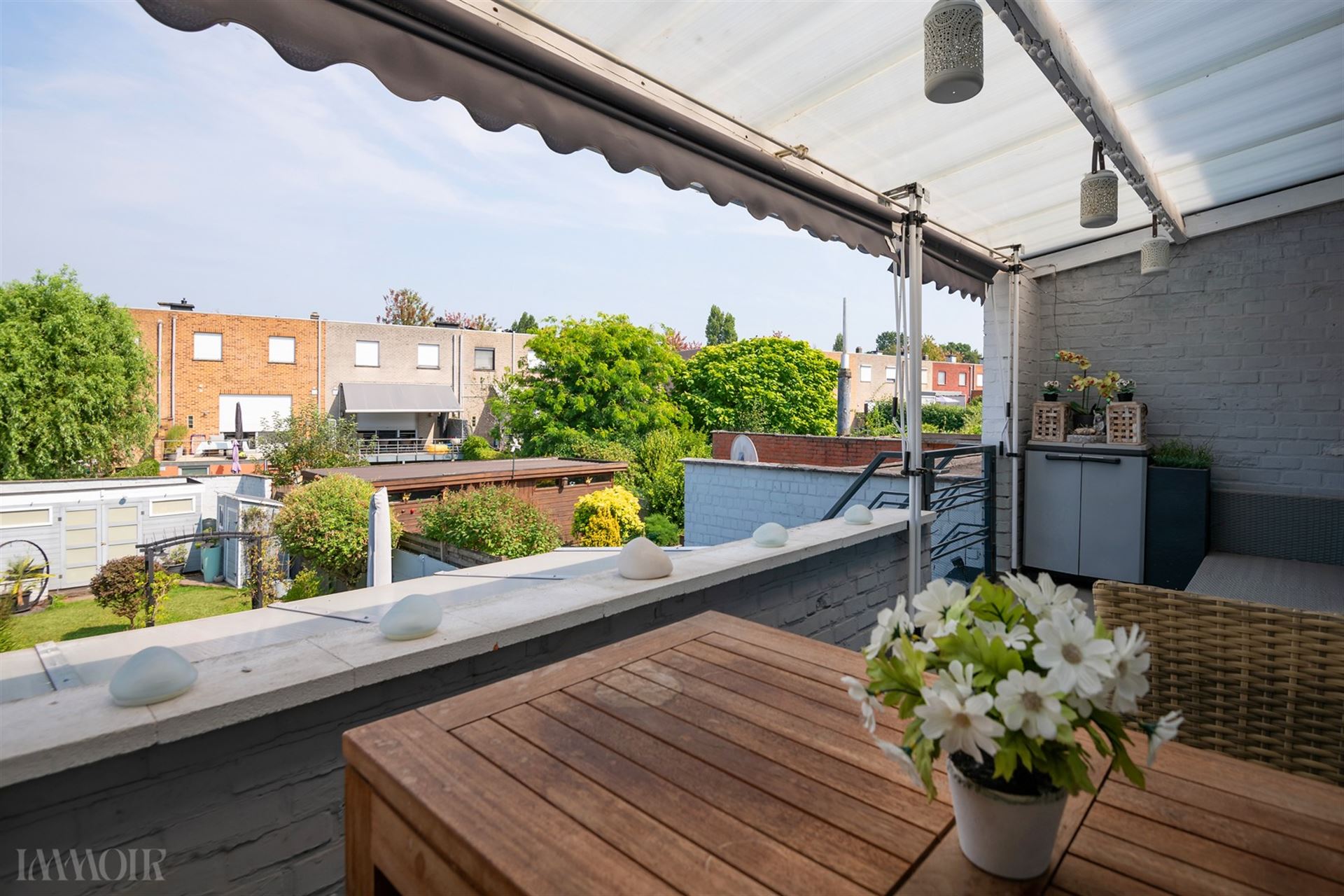 Charmante bel-etage met tuin en oprit nabij centrum Aartselaar.
