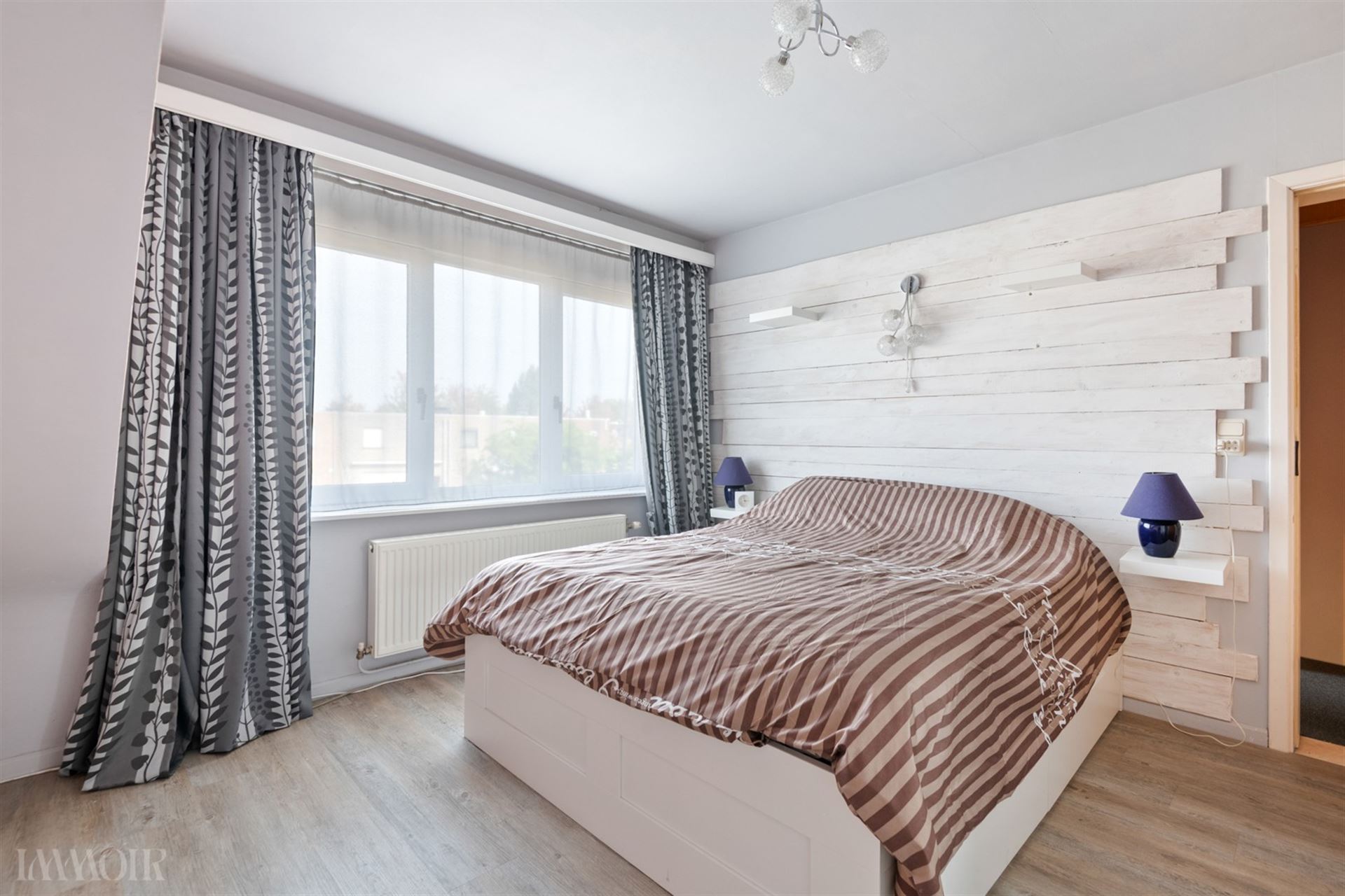 Charmante bel-etage met tuin en oprit nabij centrum Aartselaar.