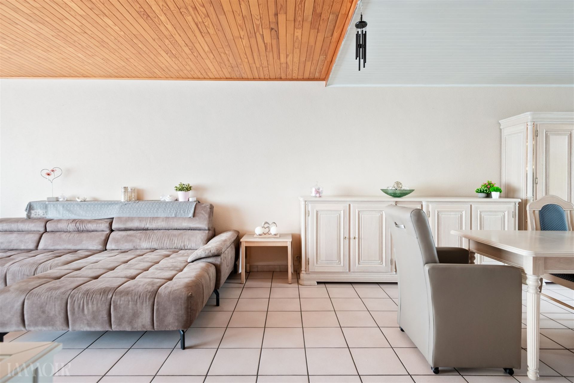 Charmante bel-etage met tuin en oprit nabij centrum Aartselaar.