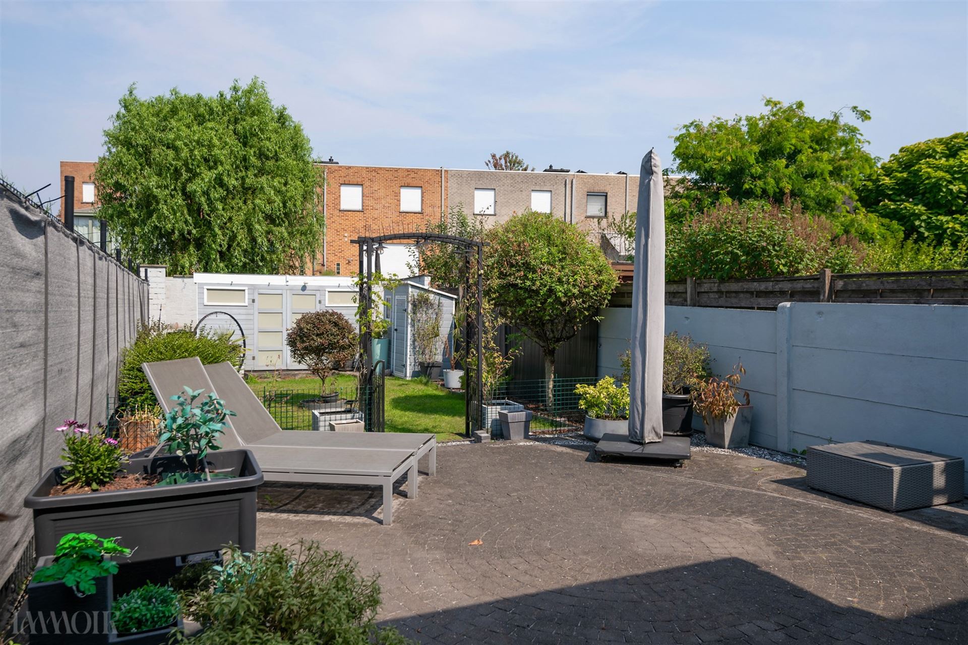 Charmante bel-etage met tuin en oprit nabij centrum Aartselaar.