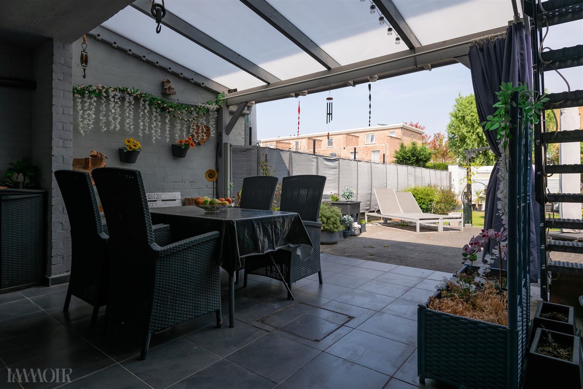 Charmante bel-etage met tuin en oprit nabij centrum Aartselaar.