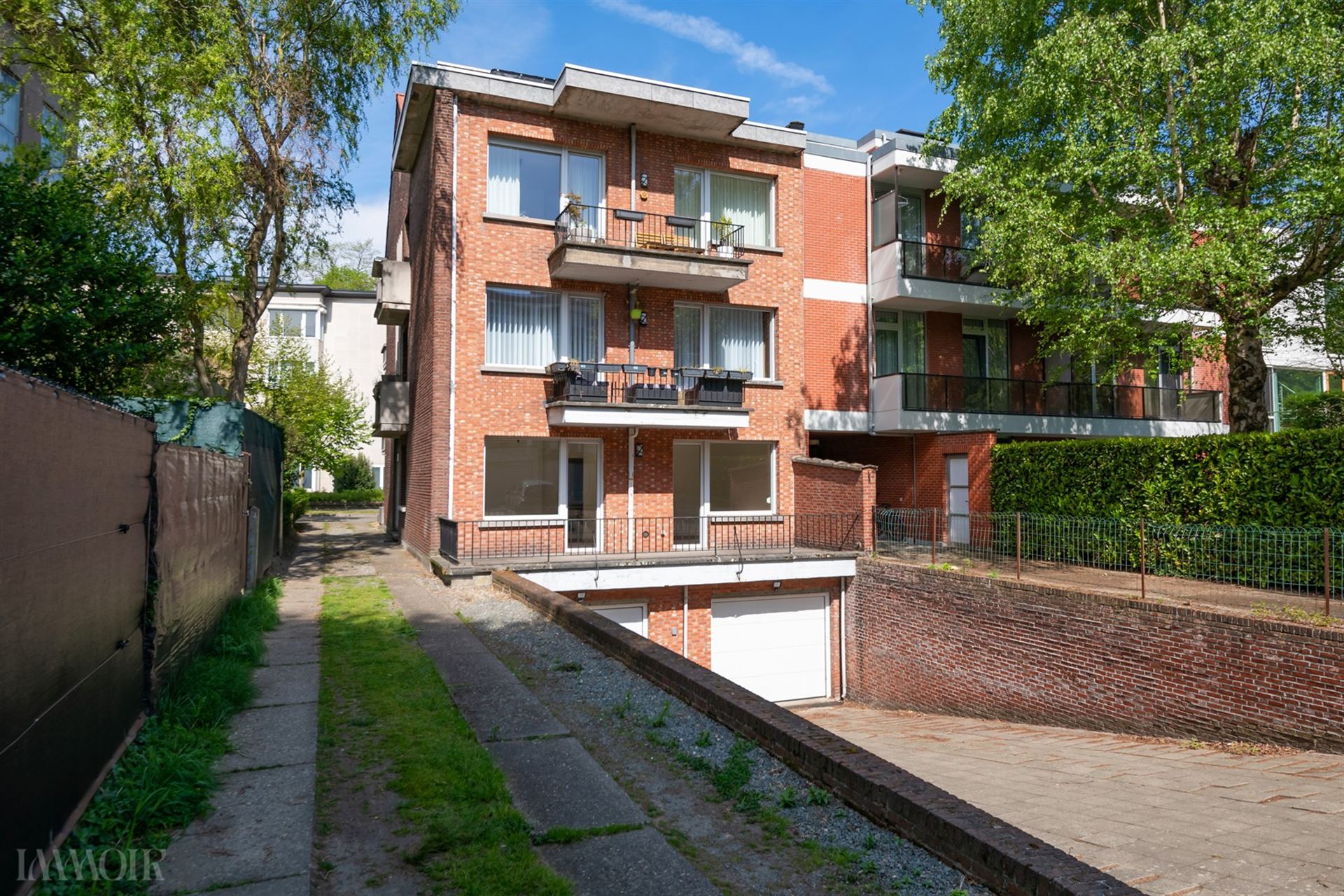 Gelijkvloers appartement met zeer ruim terras in de Pulhofwijk in Antwerpen.