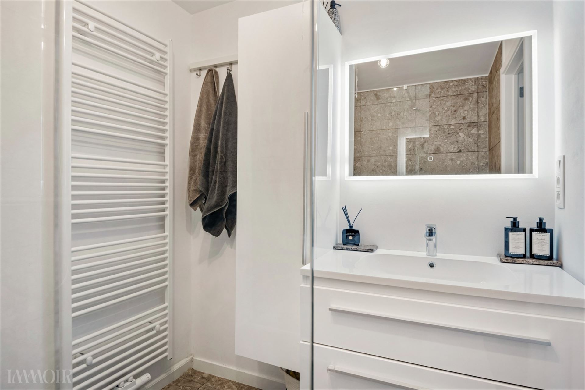 Gerenoveerd appartement met 2 terrassen in de Pulhofwijk in Antwerpen.