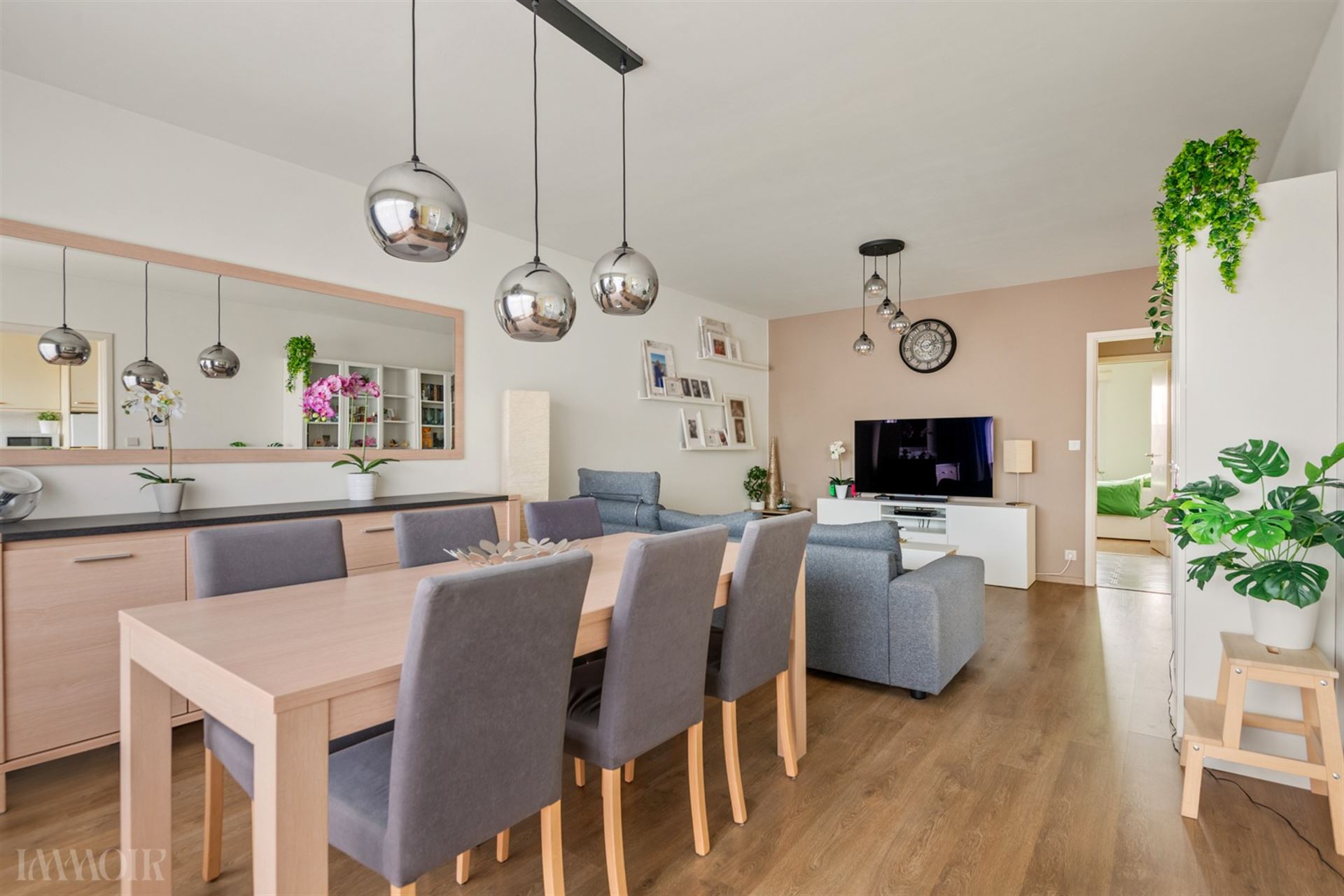 Instapklaar appartement met tuin en garage in Kapellen.