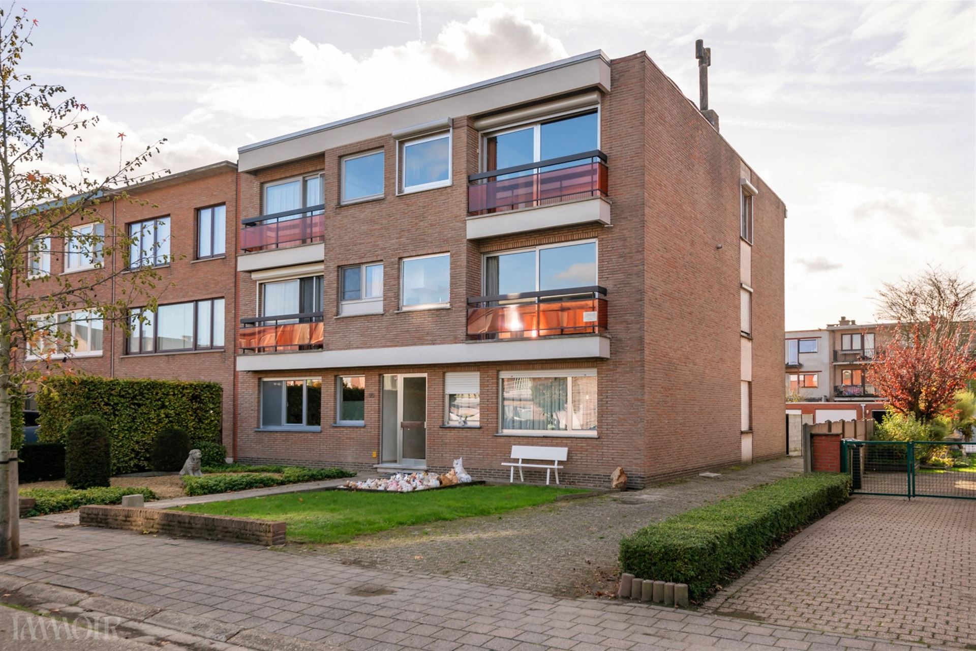 Instapklaar appartement met tuin en garage in Kapellen.