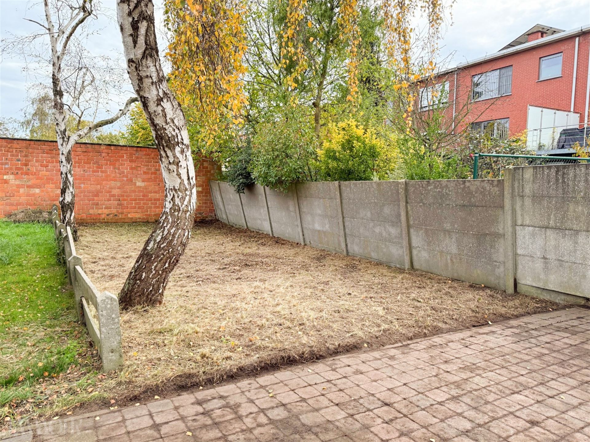 Instapklaar appartement met tuin en garage in Kapellen.