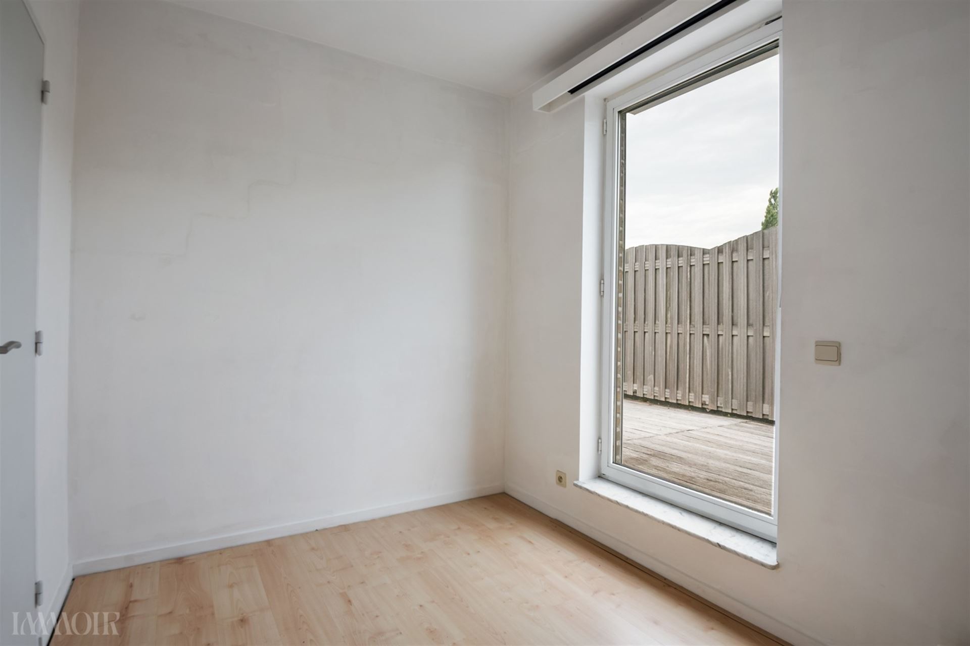 Instapklaar dakappartement met terras en panoramisch zicht in Merksem