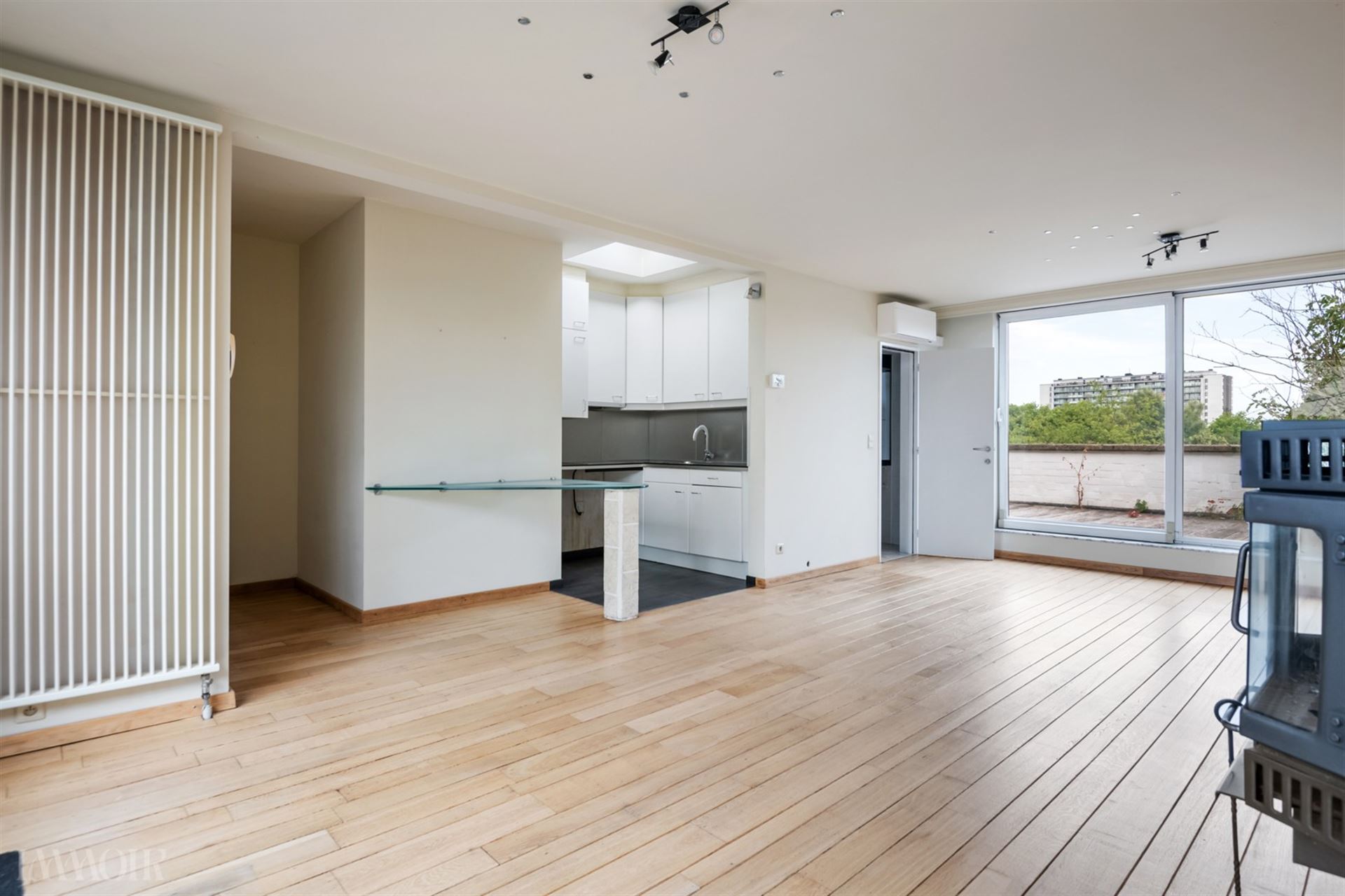 Instapklaar dakappartement met terras en panoramisch zicht in Merksem