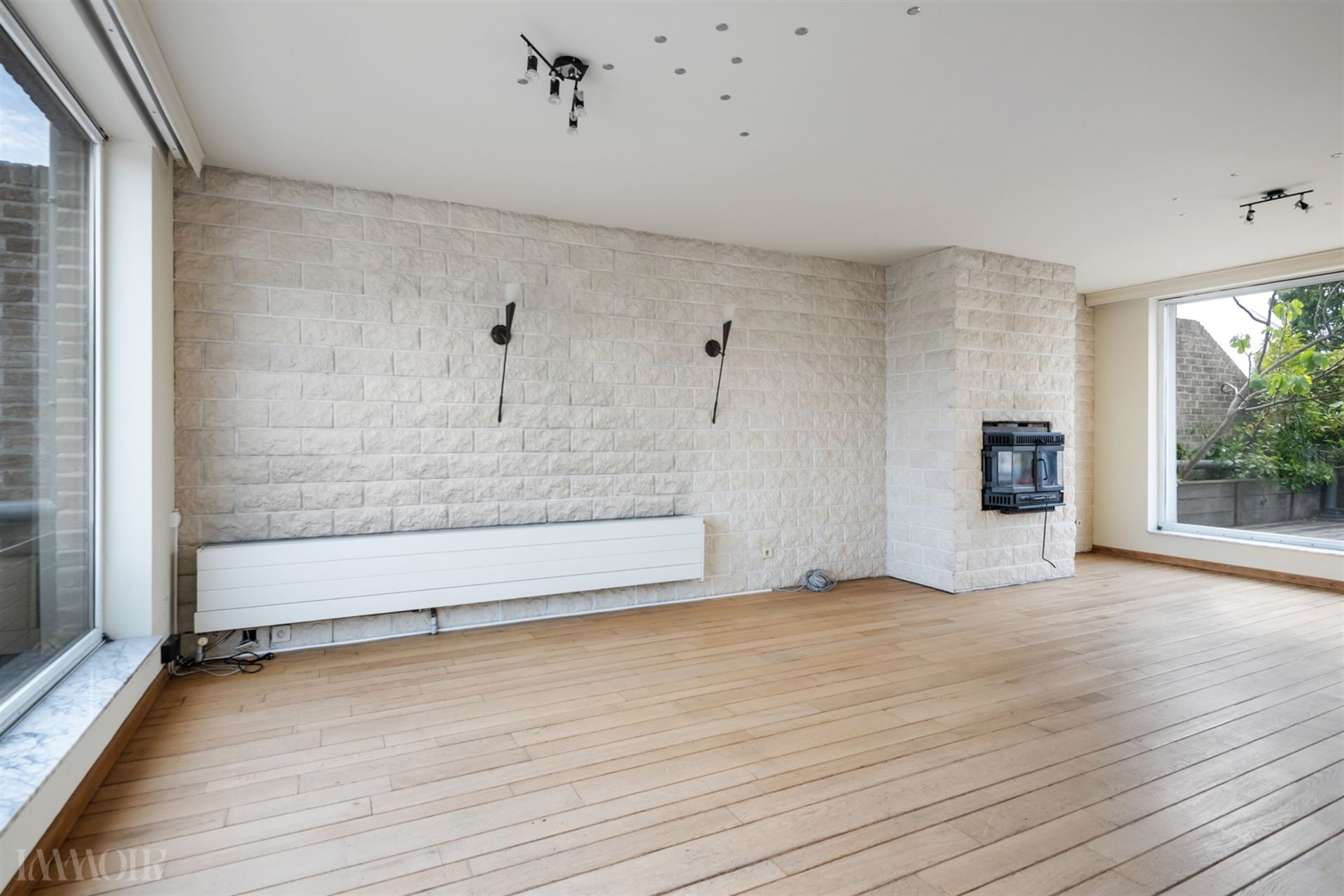 Instapklaar dakappartement met terras en panoramisch zicht in Merksem