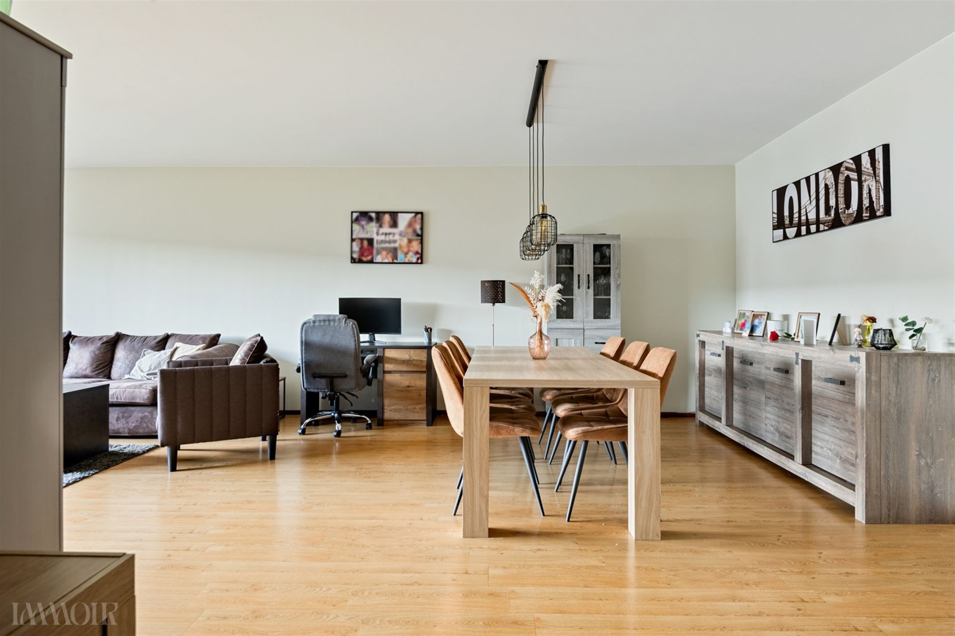 Instapklaar gelijkvloers appartement met tuin en garagebox in Merksem