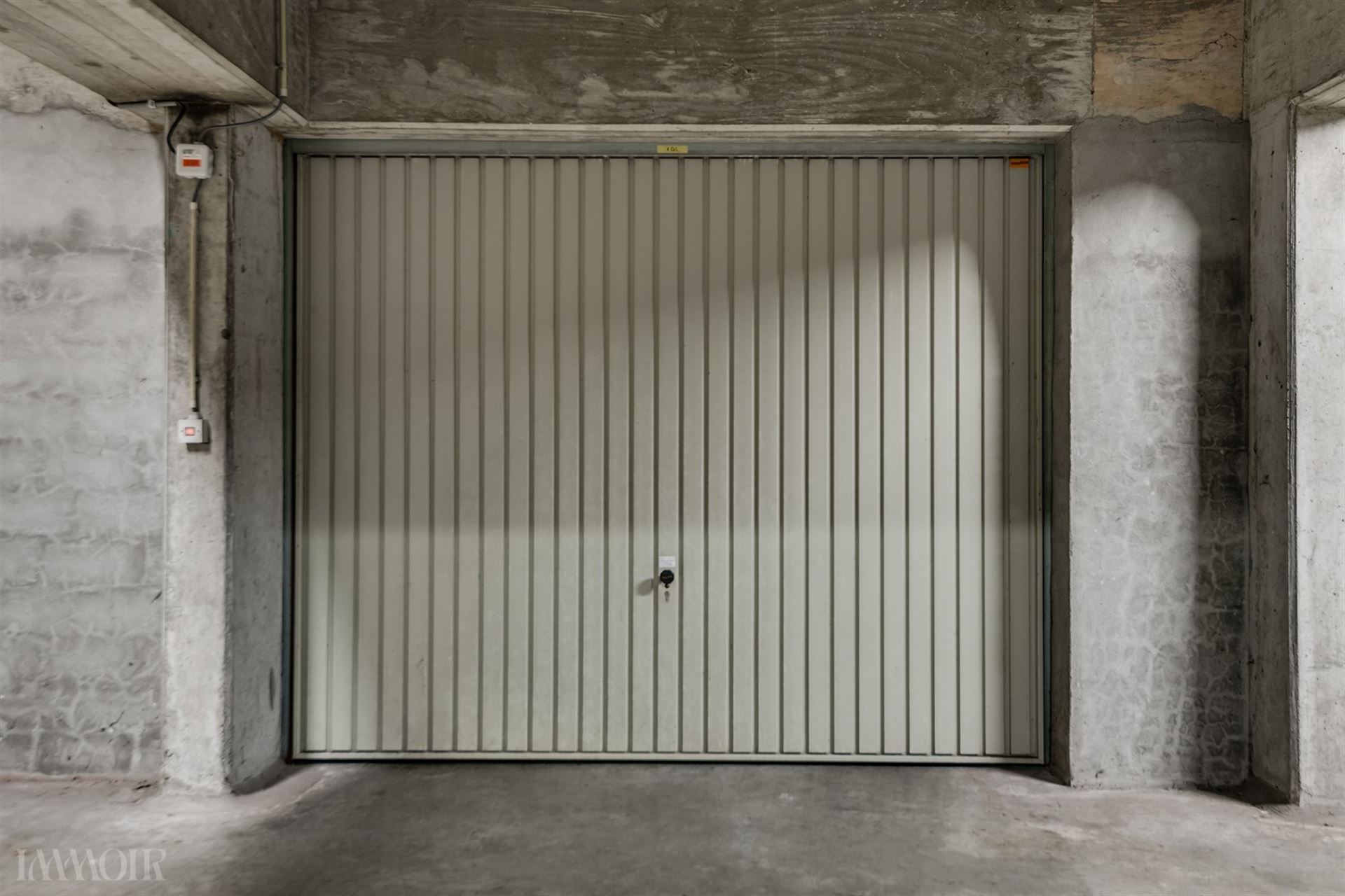 Instapklaar gelijkvloers appartement met tuin en garagebox in Merksem