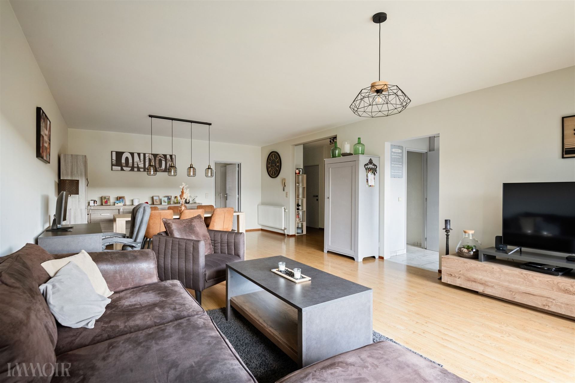 Instapklaar gelijkvloers appartement met tuin en garagebox in Merksem