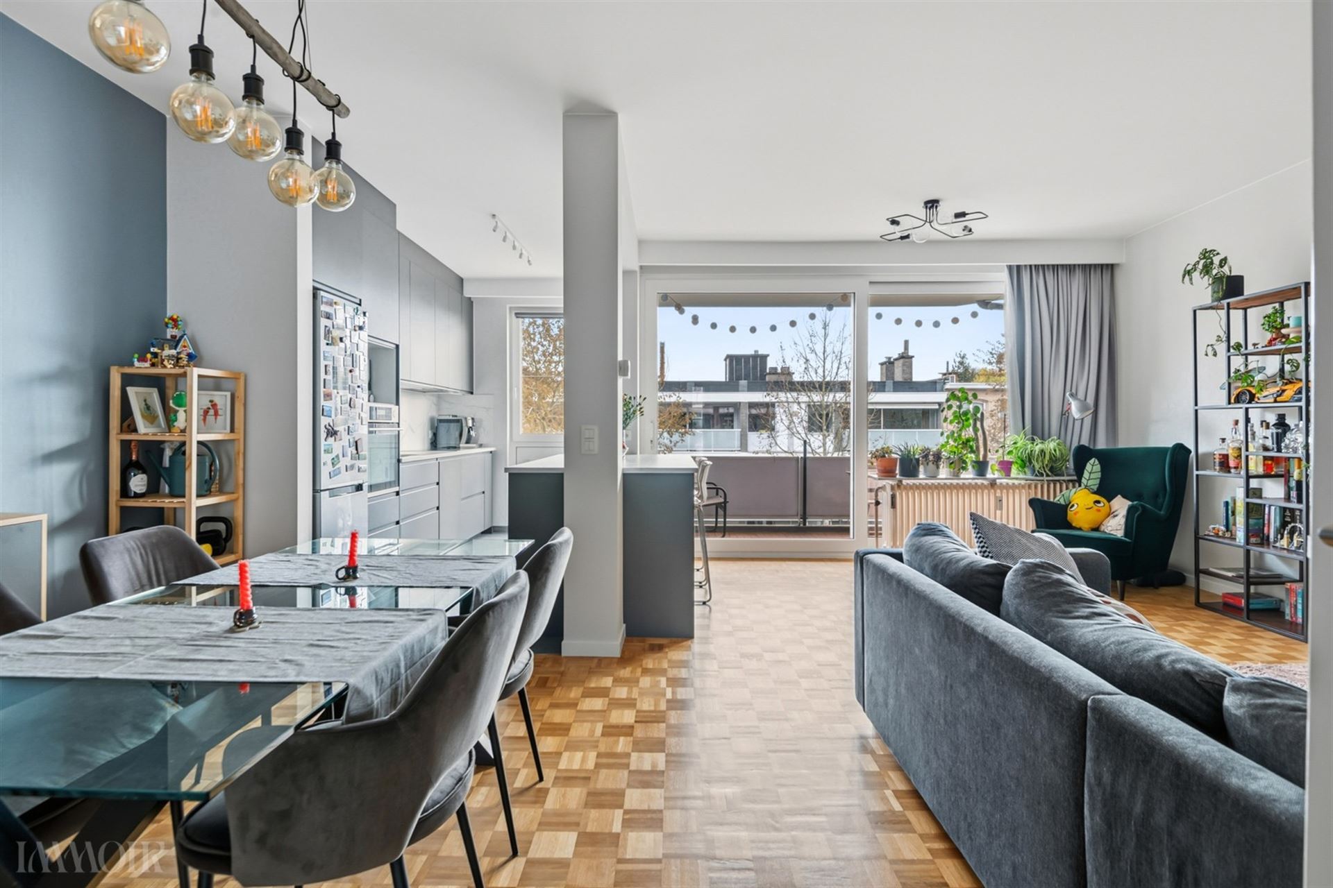 Instapklaar goed onderhouden 2 slaapkamerappartement nabij Fruithoflaan.