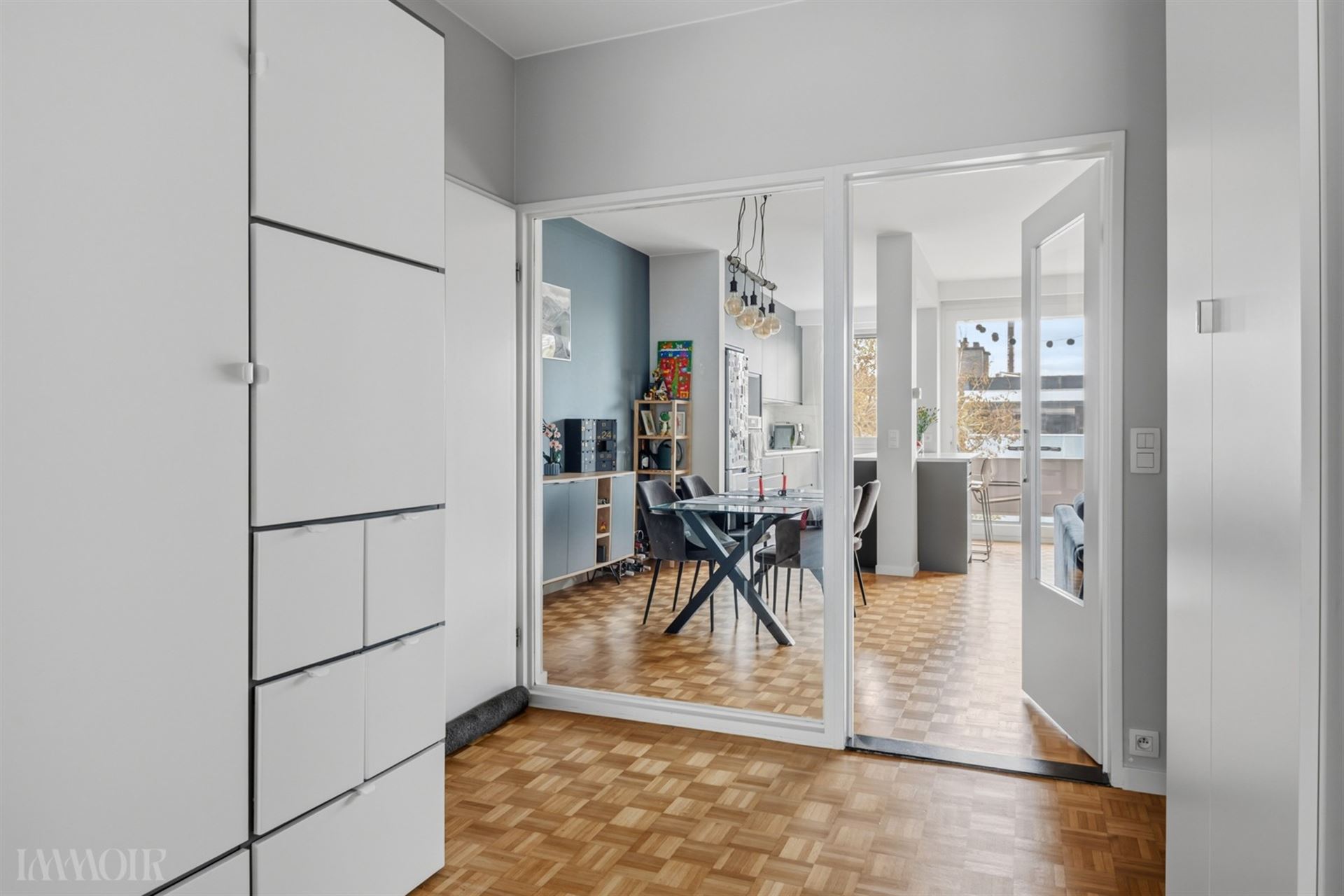 Instapklaar goed onderhouden 2 slaapkamerappartement nabij Fruithoflaan.