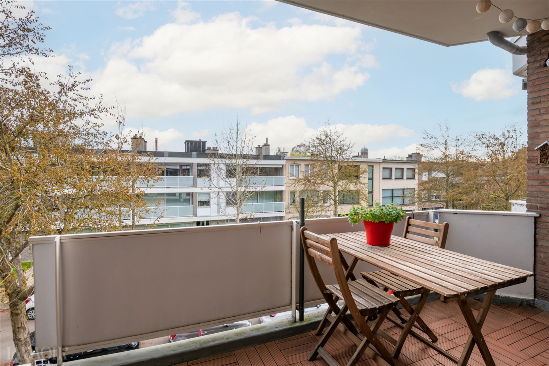 Instapklaar goed onderhouden 2 slaapkamerappartement nabij Fruithoflaan.
