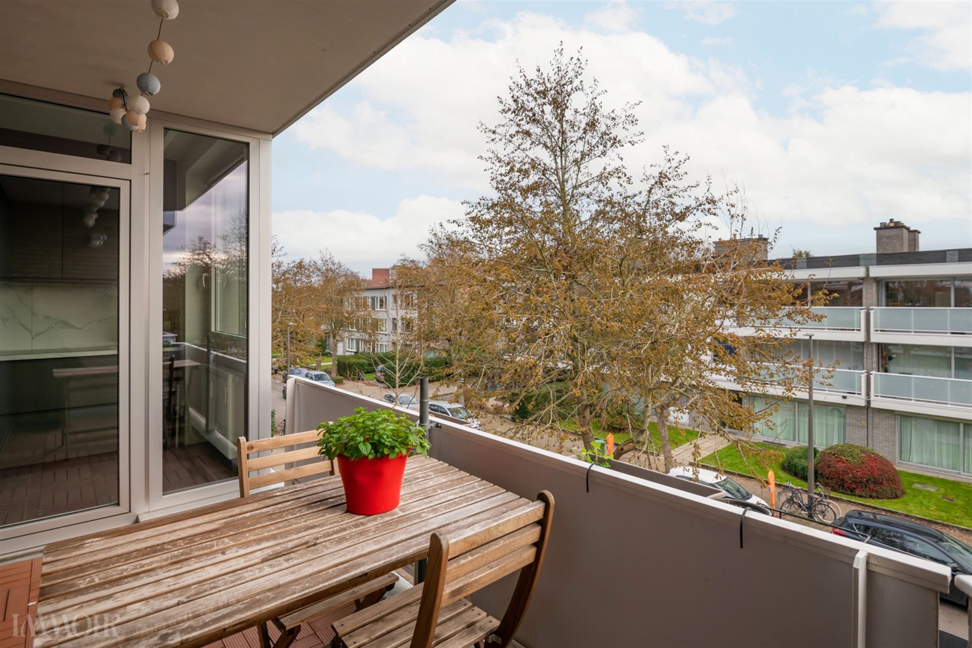 Instapklaar goed onderhouden 2 slaapkamerappartement nabij Fruithoflaan.