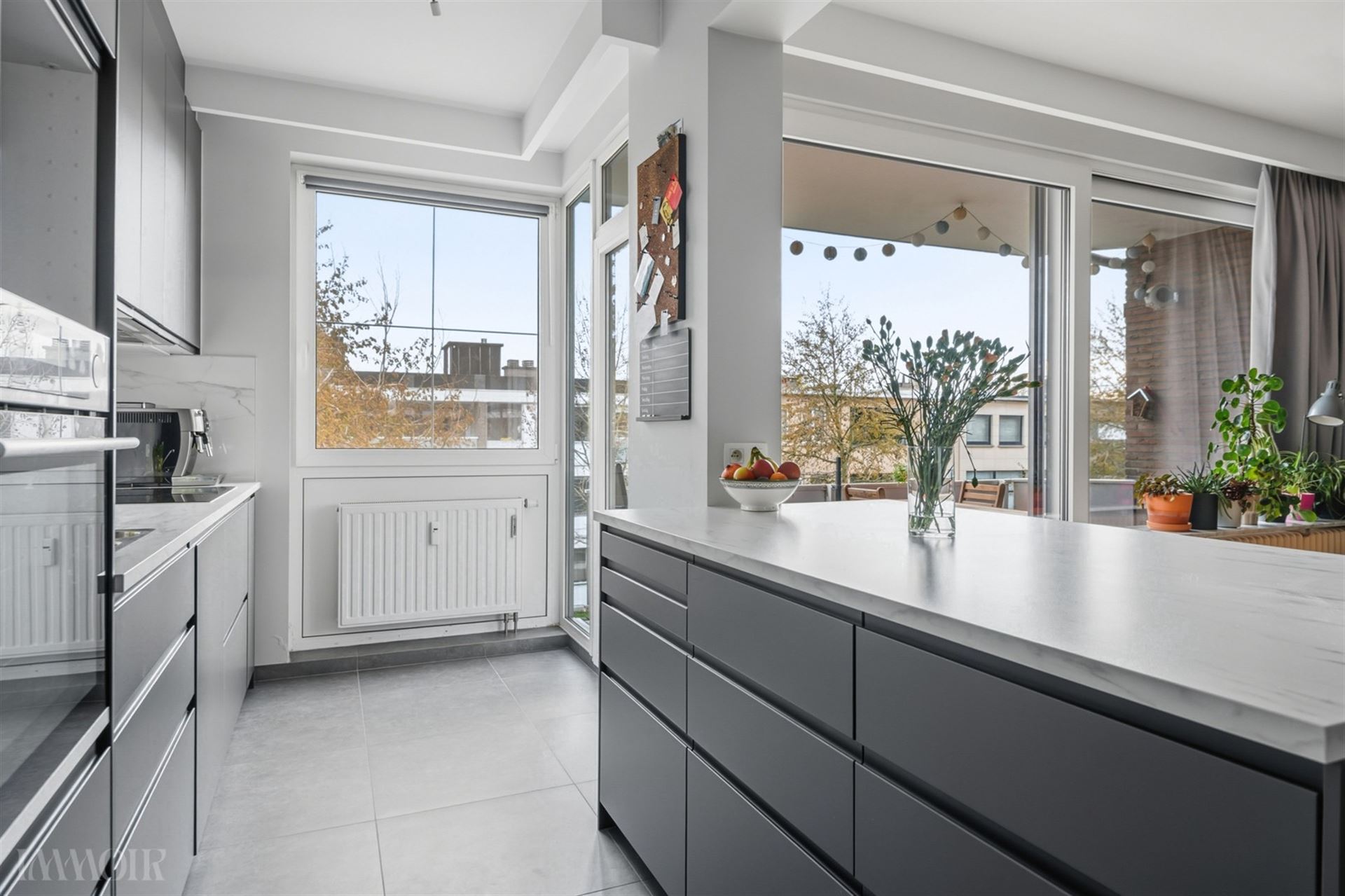Instapklaar goed onderhouden 2 slaapkamerappartement nabij Fruithoflaan.