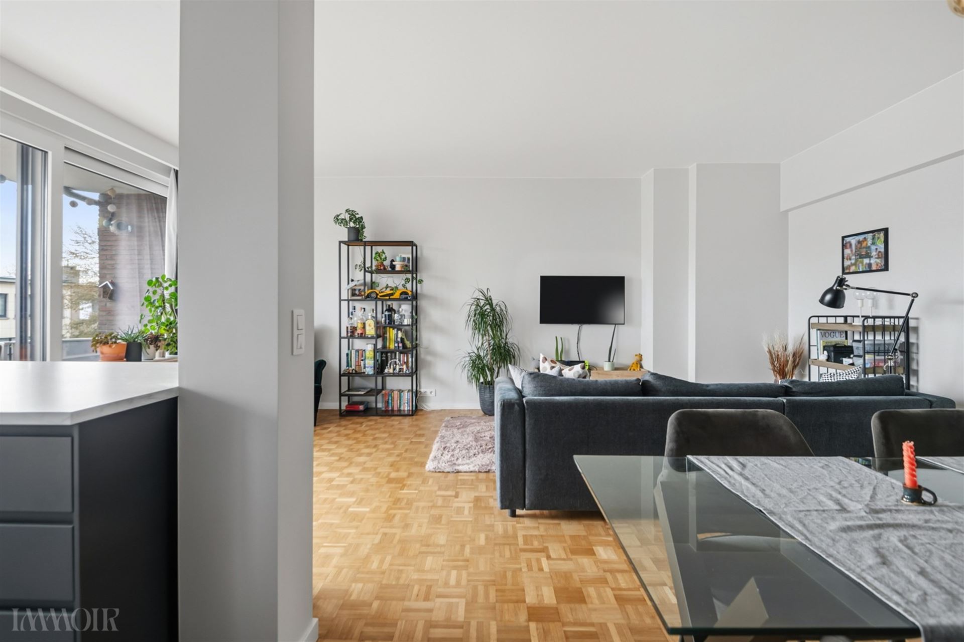 Instapklaar goed onderhouden 2 slaapkamerappartement nabij Fruithoflaan.