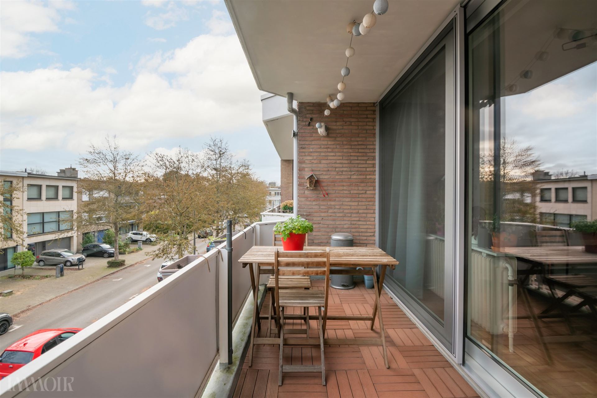 Instapklaar goed onderhouden 2 slaapkamerappartement nabij Fruithoflaan.