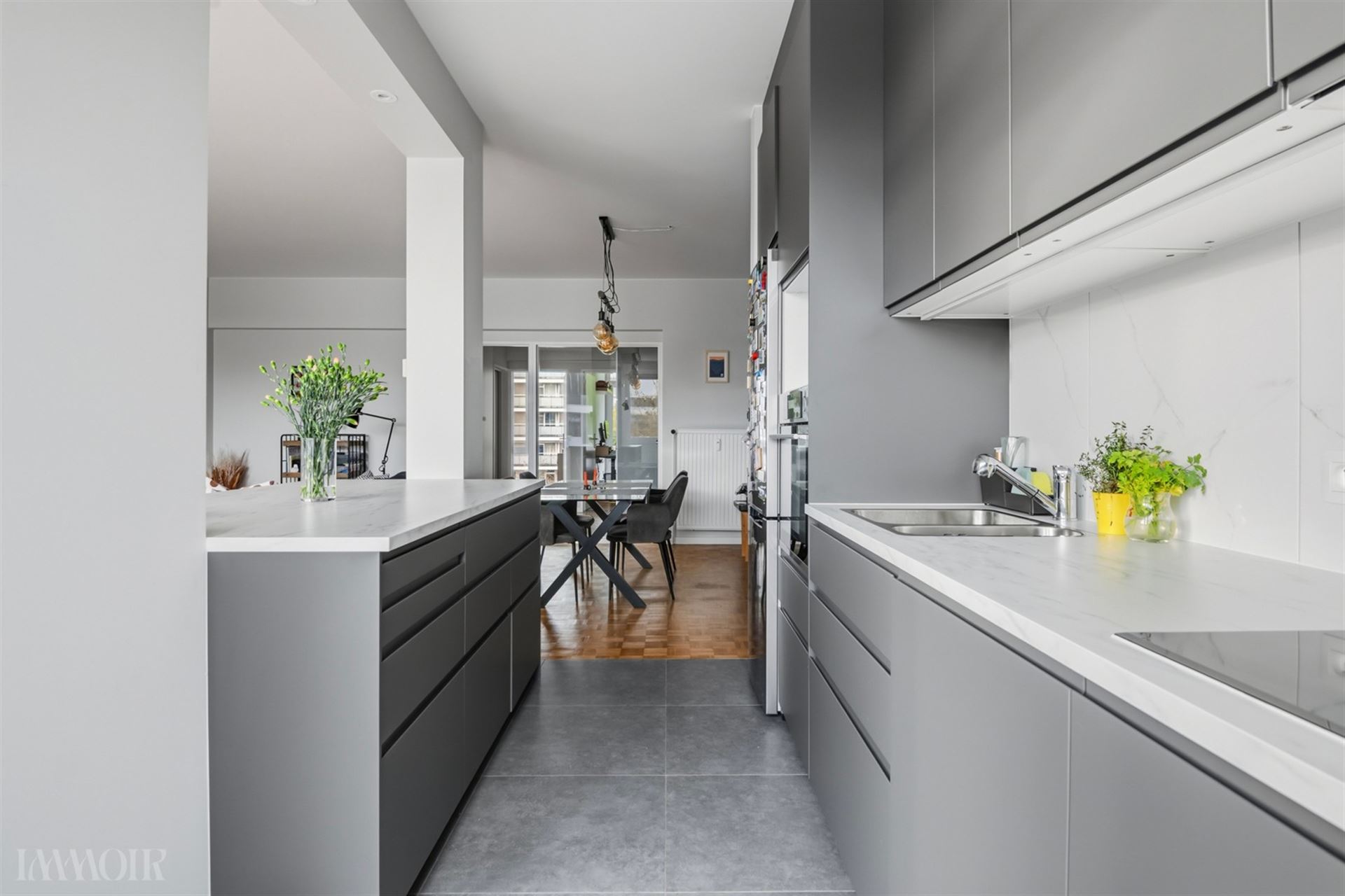Instapklaar goed onderhouden 2 slaapkamerappartement nabij Fruithoflaan.