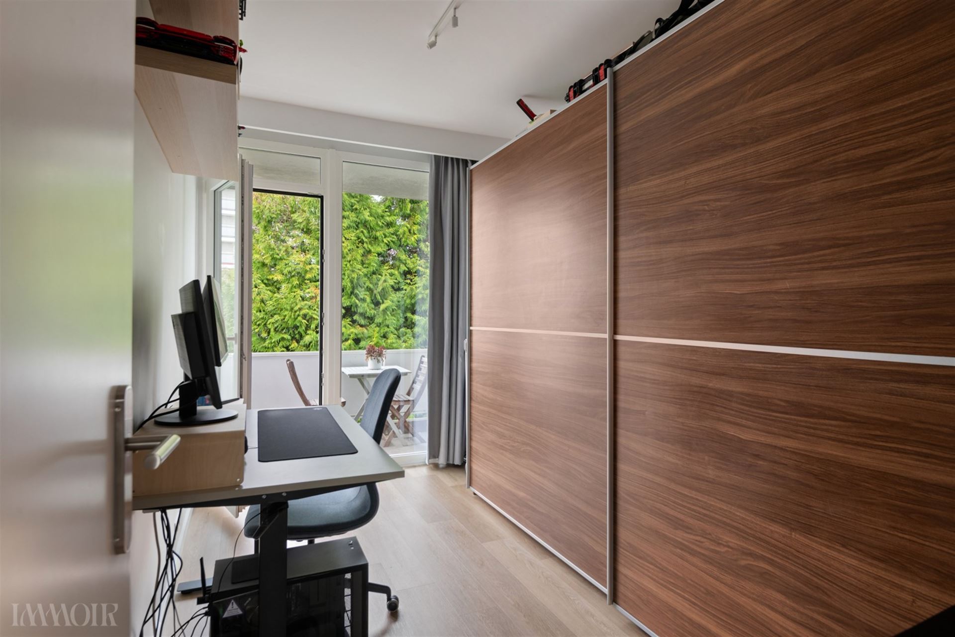 Instapklaar goed onderhouden 2 slaapkamerappartement nabij Fruithoflaan.