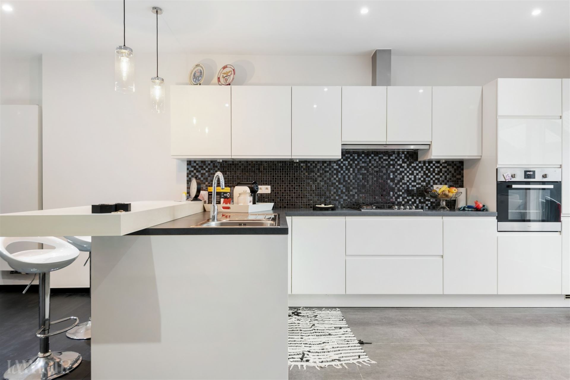Instapklare en gerenoveerde woning in hartje Merksem.