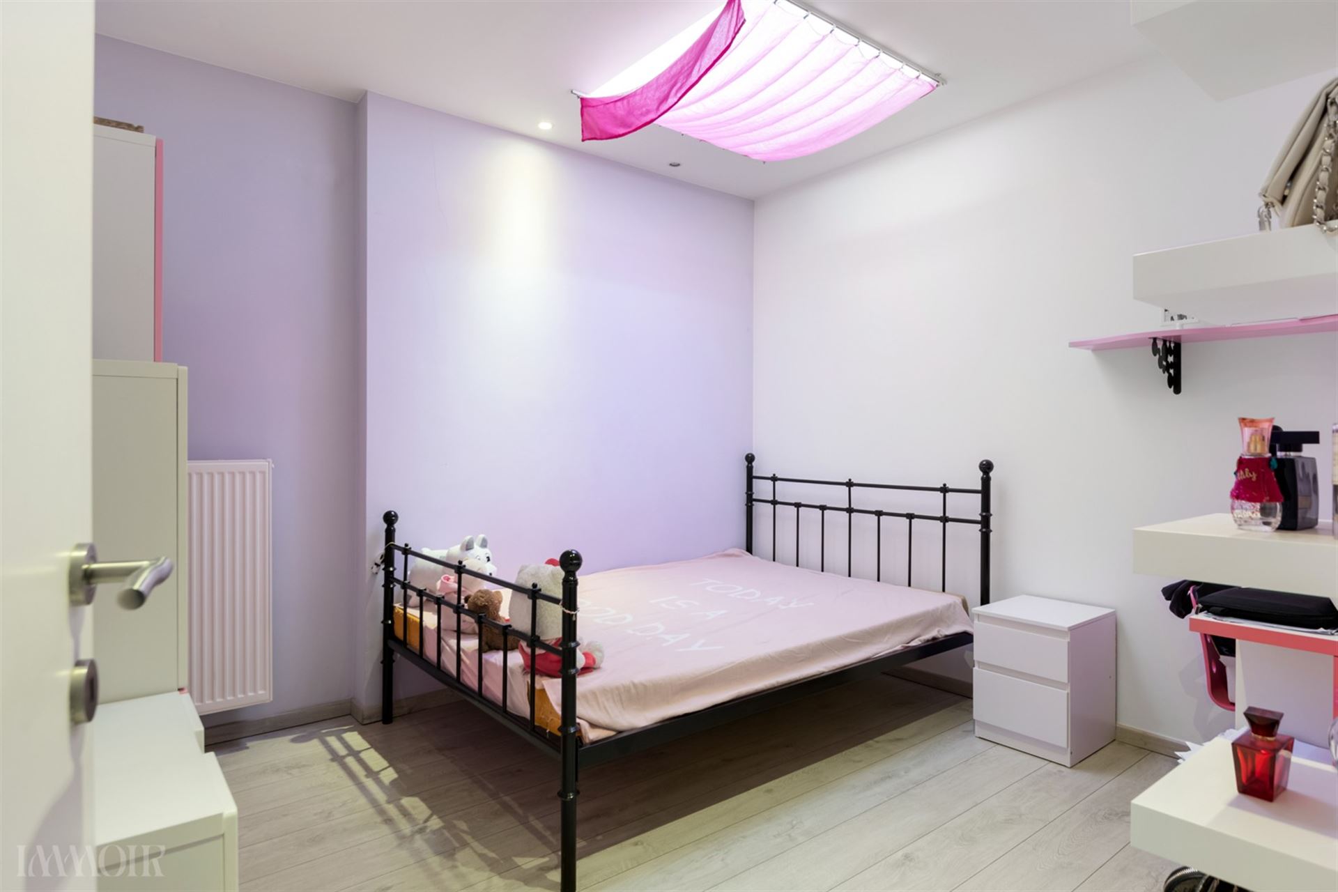Instapklare en gerenoveerde woning in hartje Merksem.