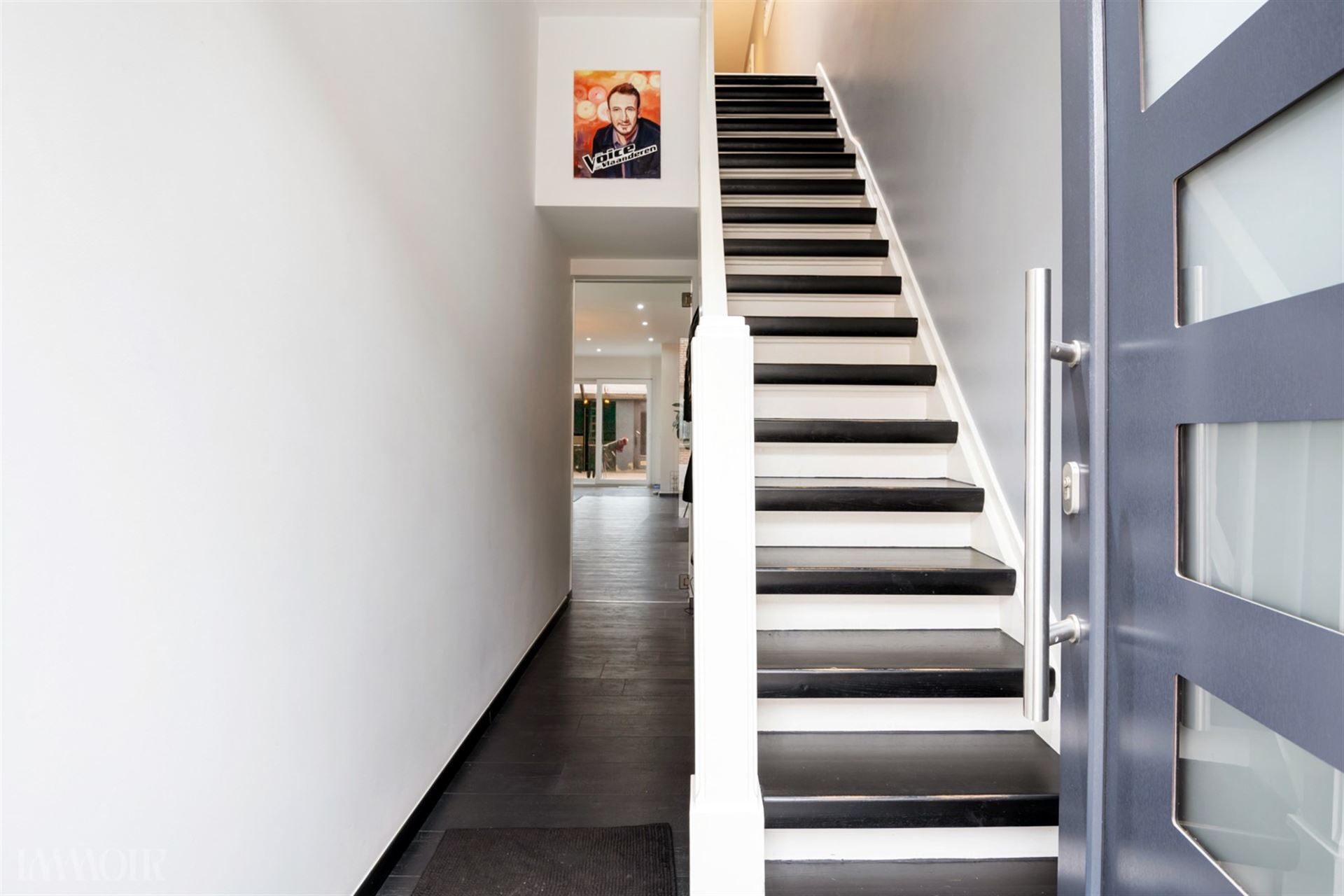 Instapklare en gerenoveerde woning in hartje Merksem.