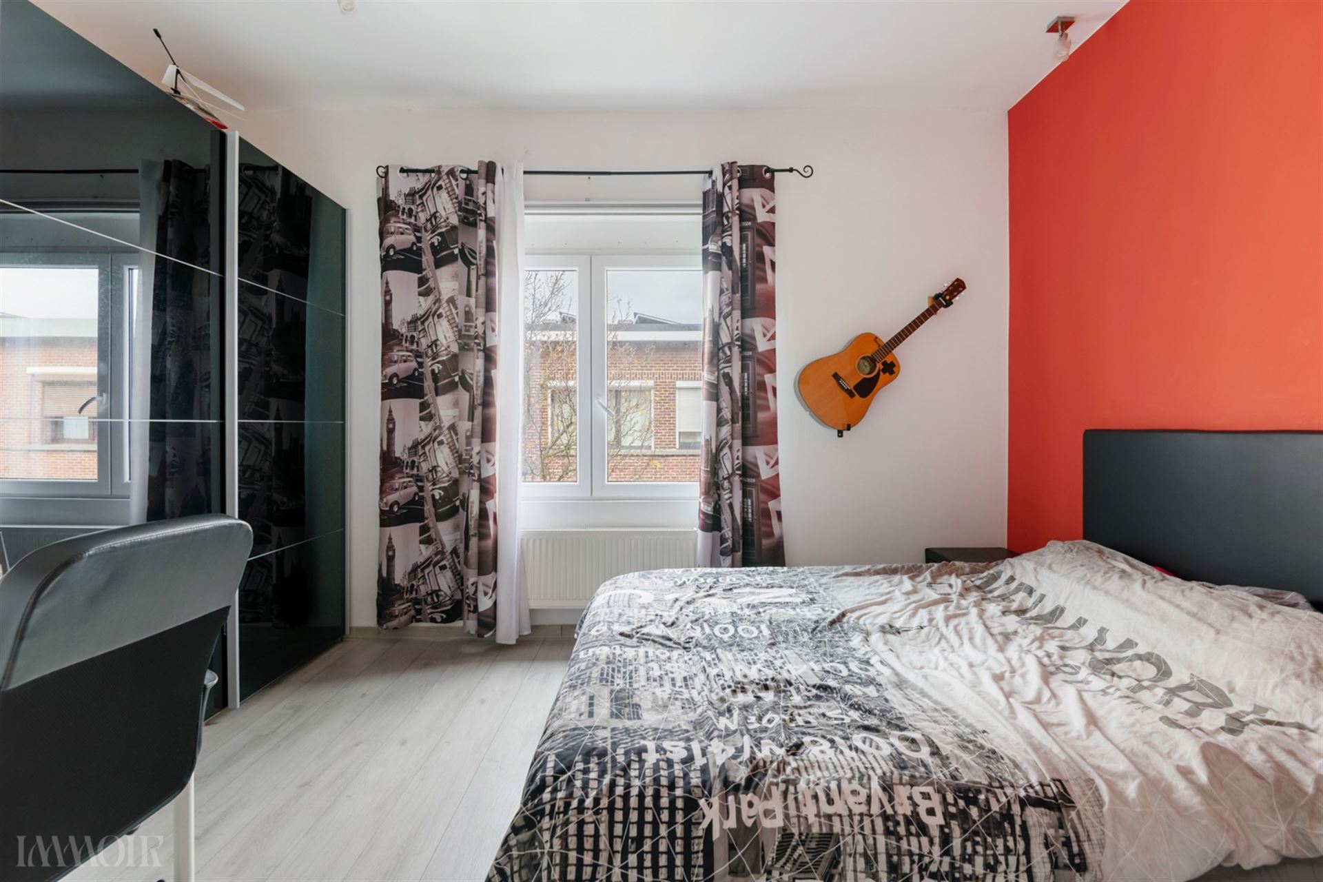 Instapklare en gerenoveerde woning in hartje Merksem.
